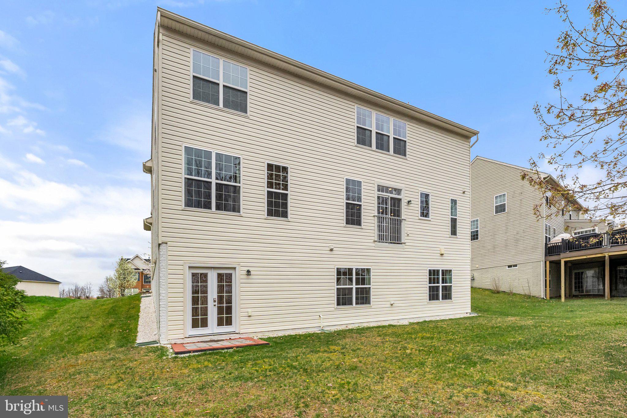 WAKELAND MANOR - Residential