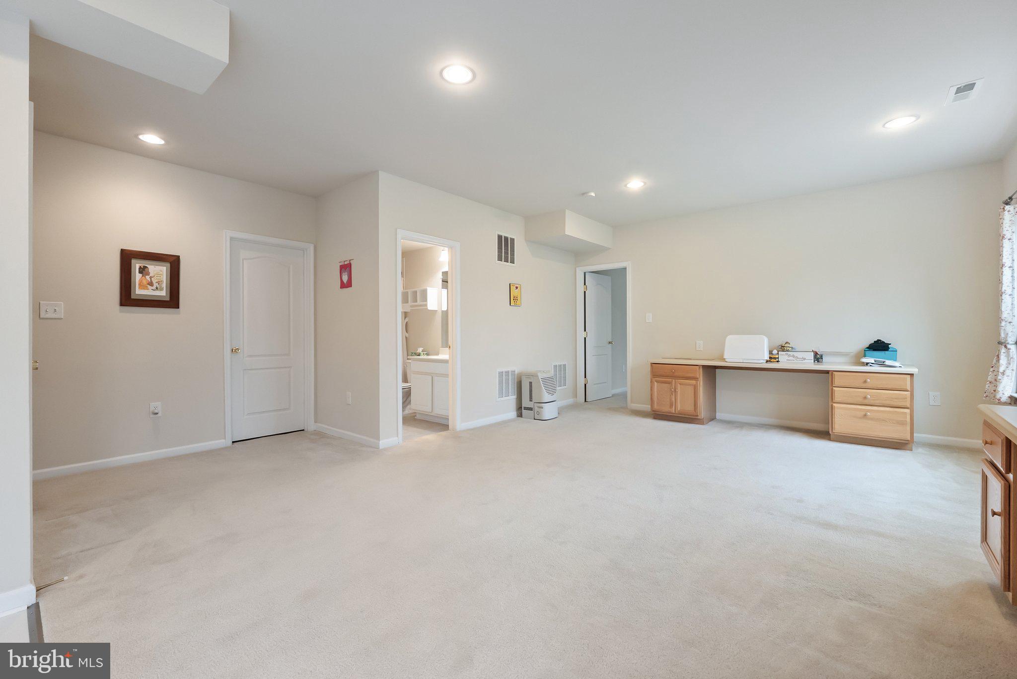 WAKELAND MANOR - Residential