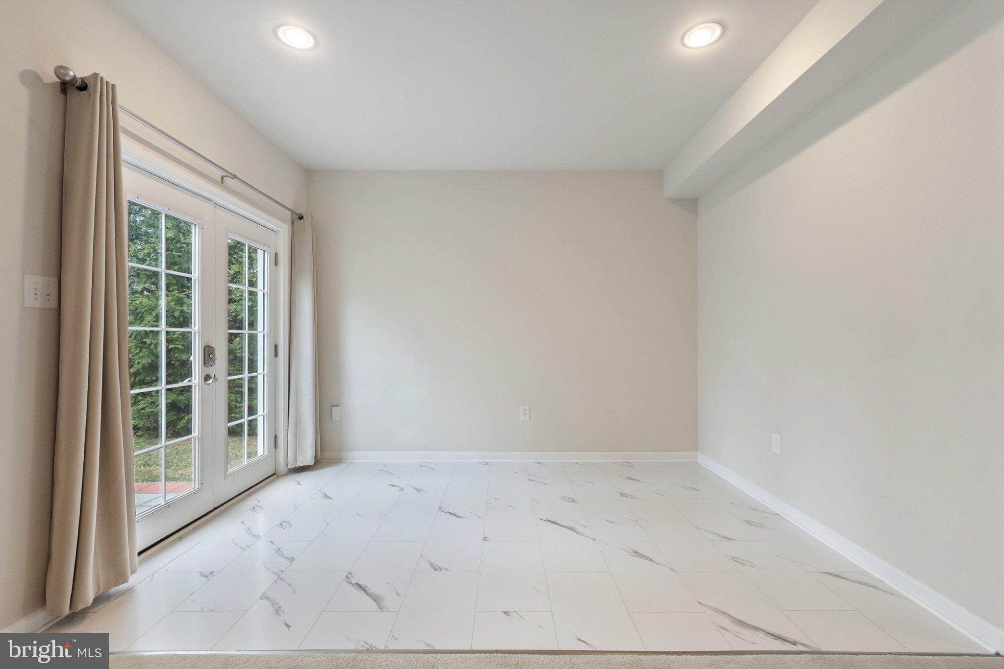 WAKELAND MANOR - Residential