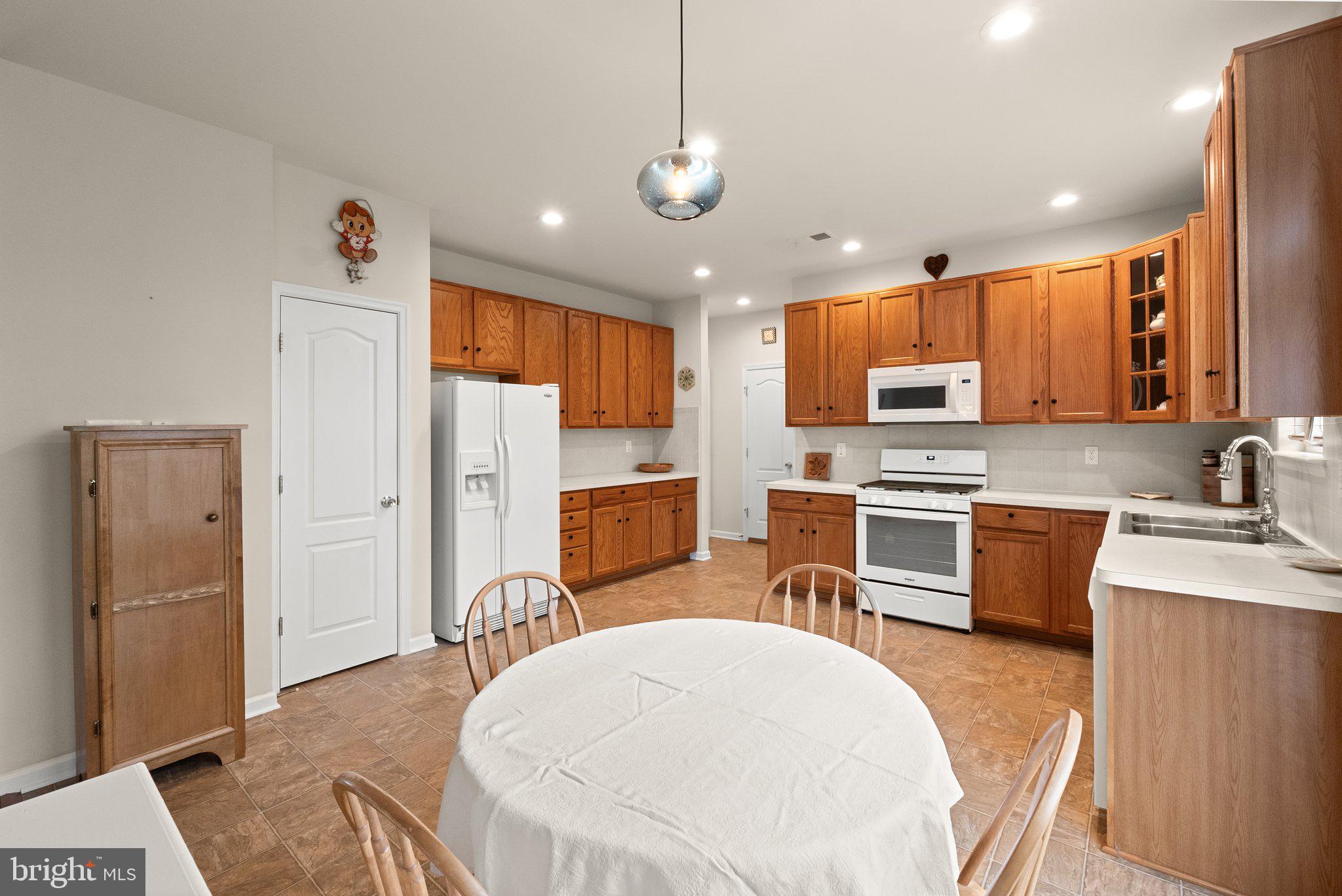 WAKELAND MANOR - Residential