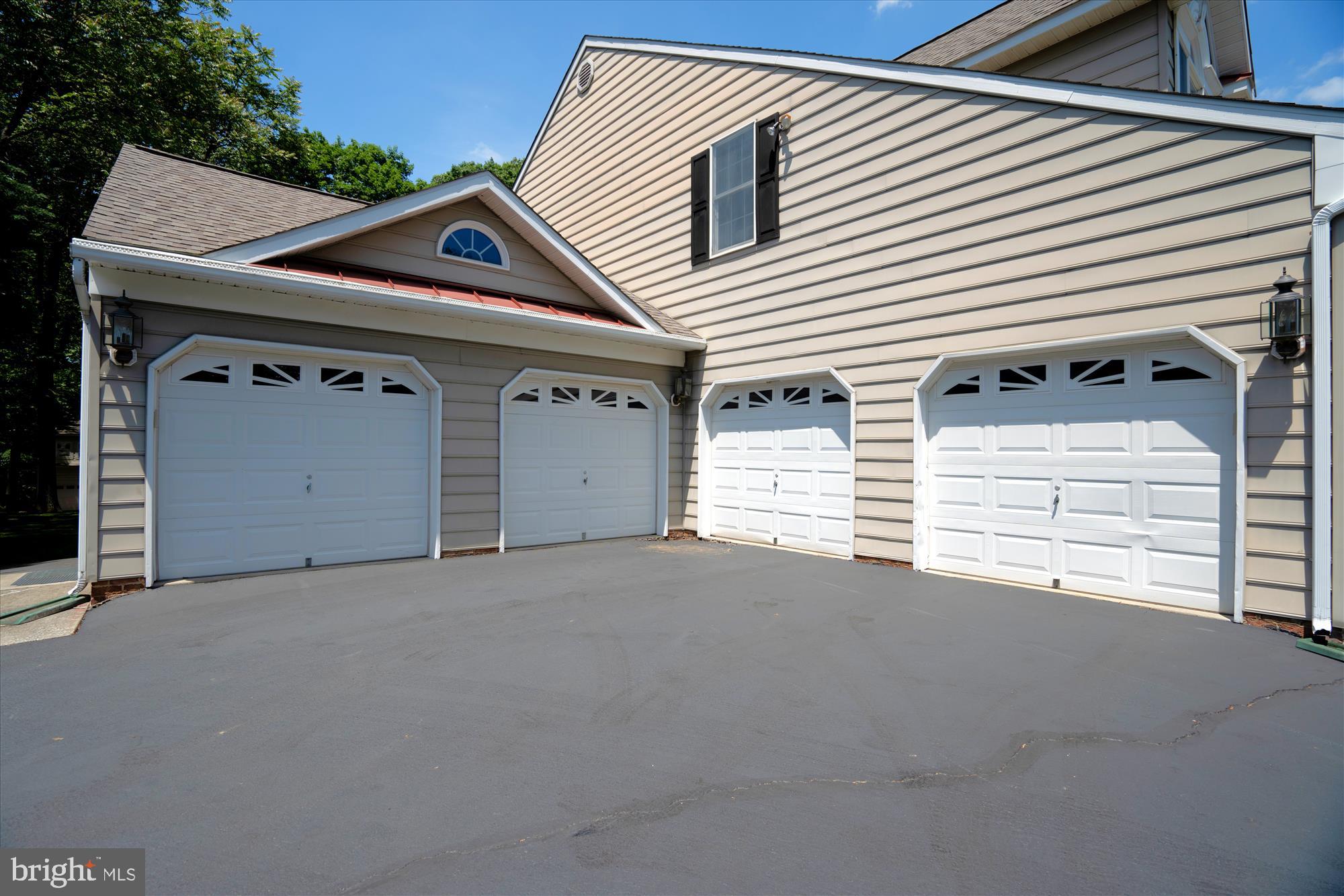 FOX VALLEY ESTATES - Residential