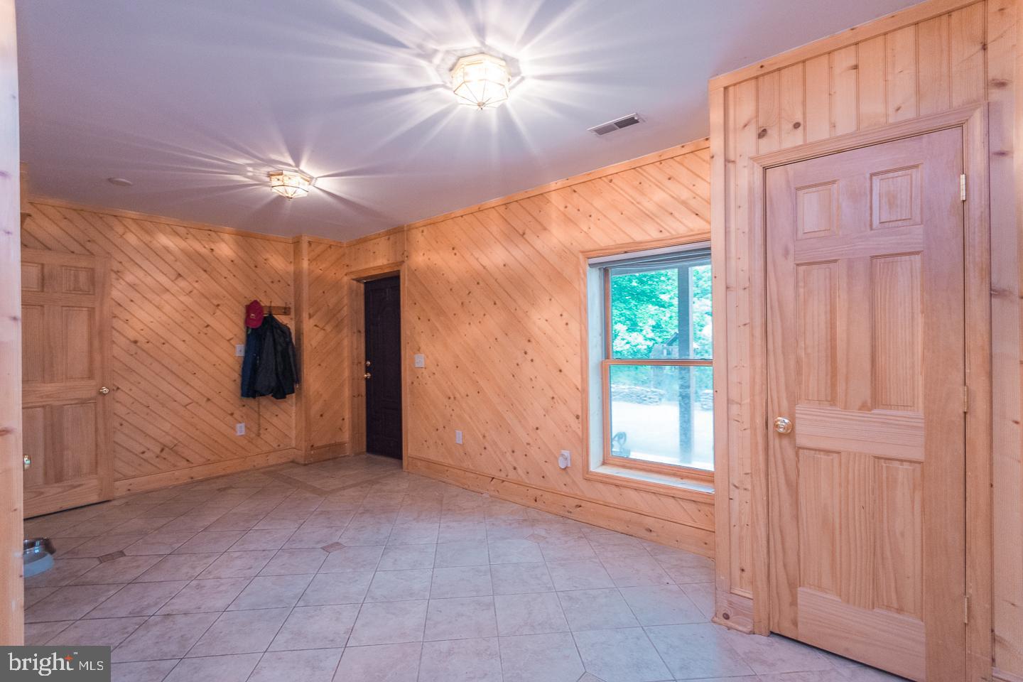 HIDDEN RIVER - Residential