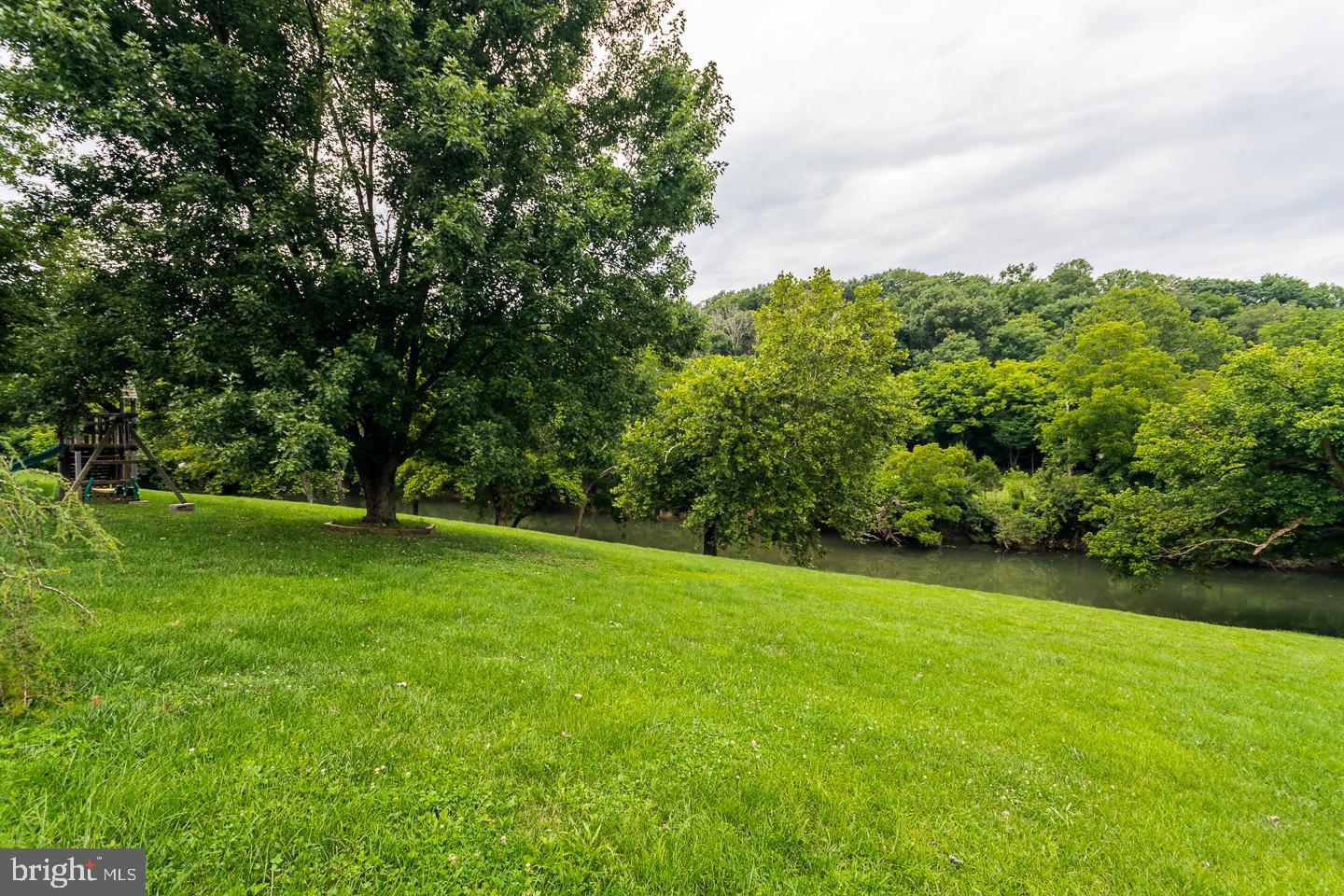 HIDDEN RIVER - Residential