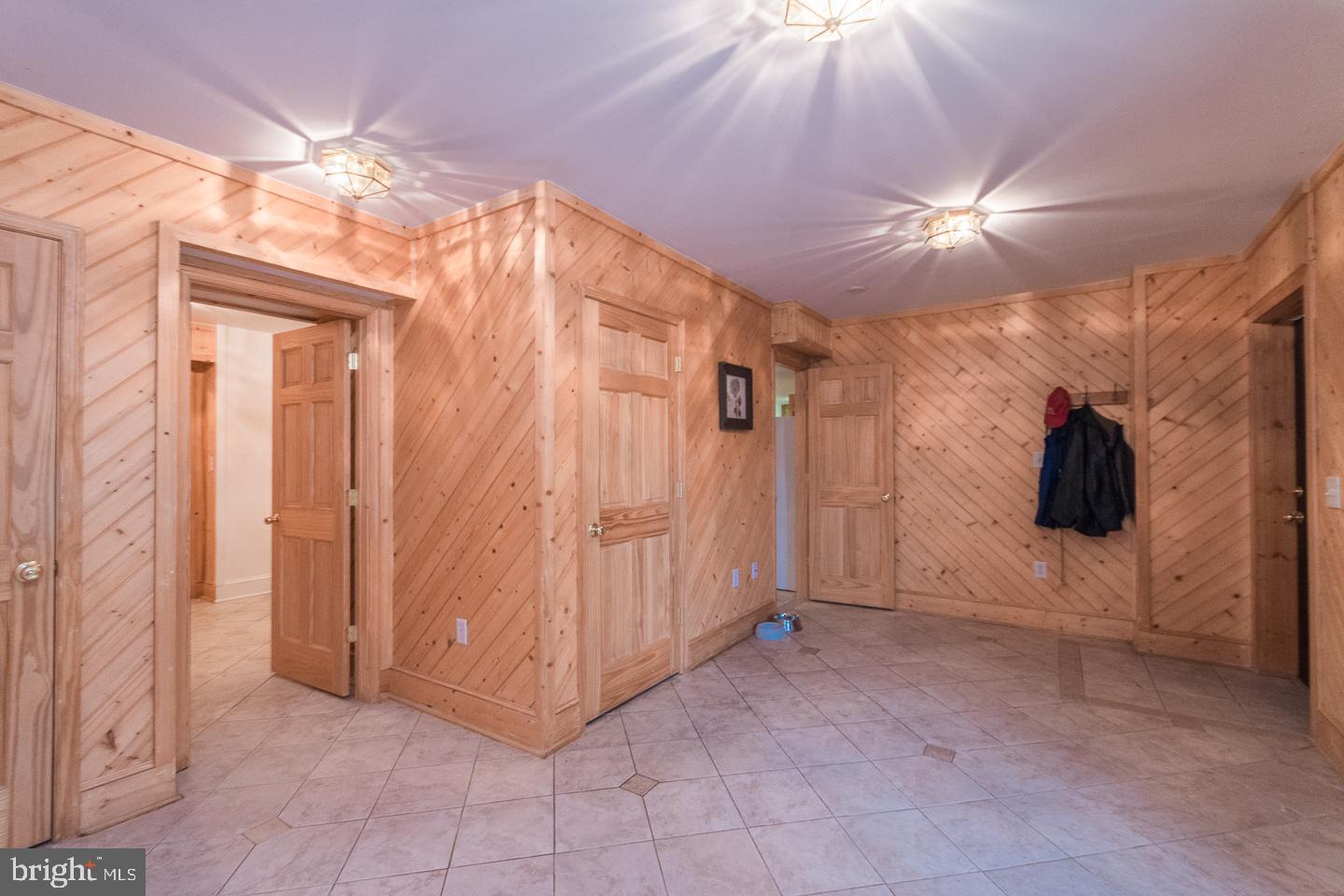 HIDDEN RIVER - Residential