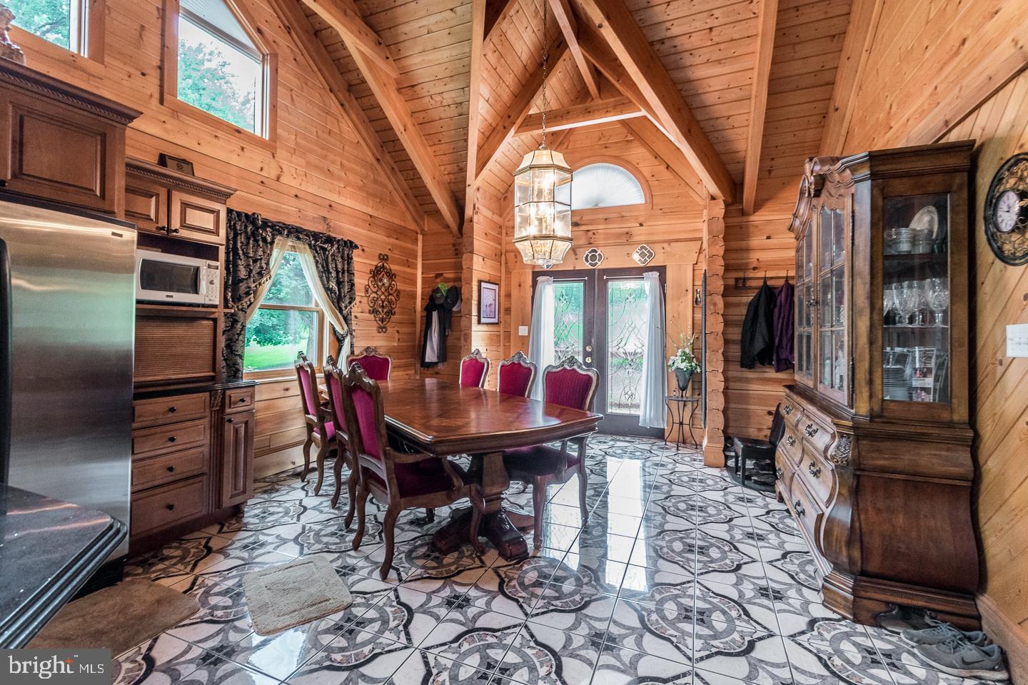 HIDDEN RIVER - Residential