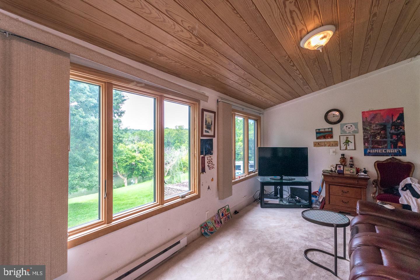 HIDDEN RIVER - Residential