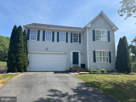 Photo of 859 Woodcrest Loop, CULPEPER, VA 22701 (MLS # VACU2013606)