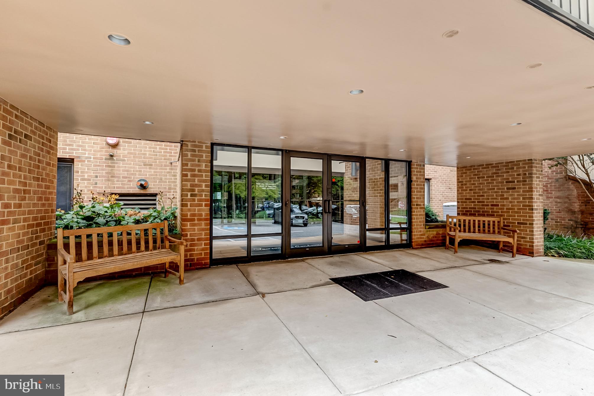2 SOUTHERLY COURT 602