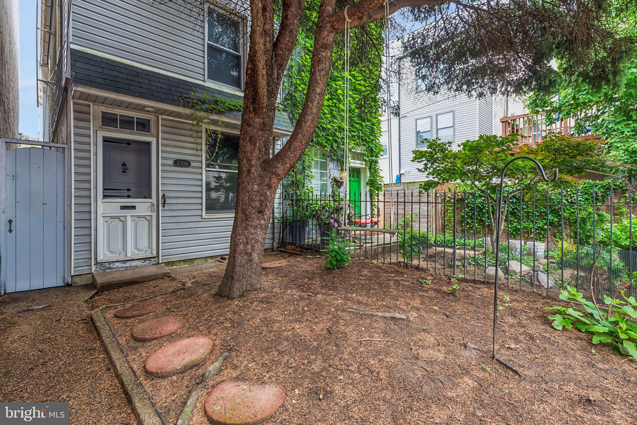 2306 E DAUPHIN STREET