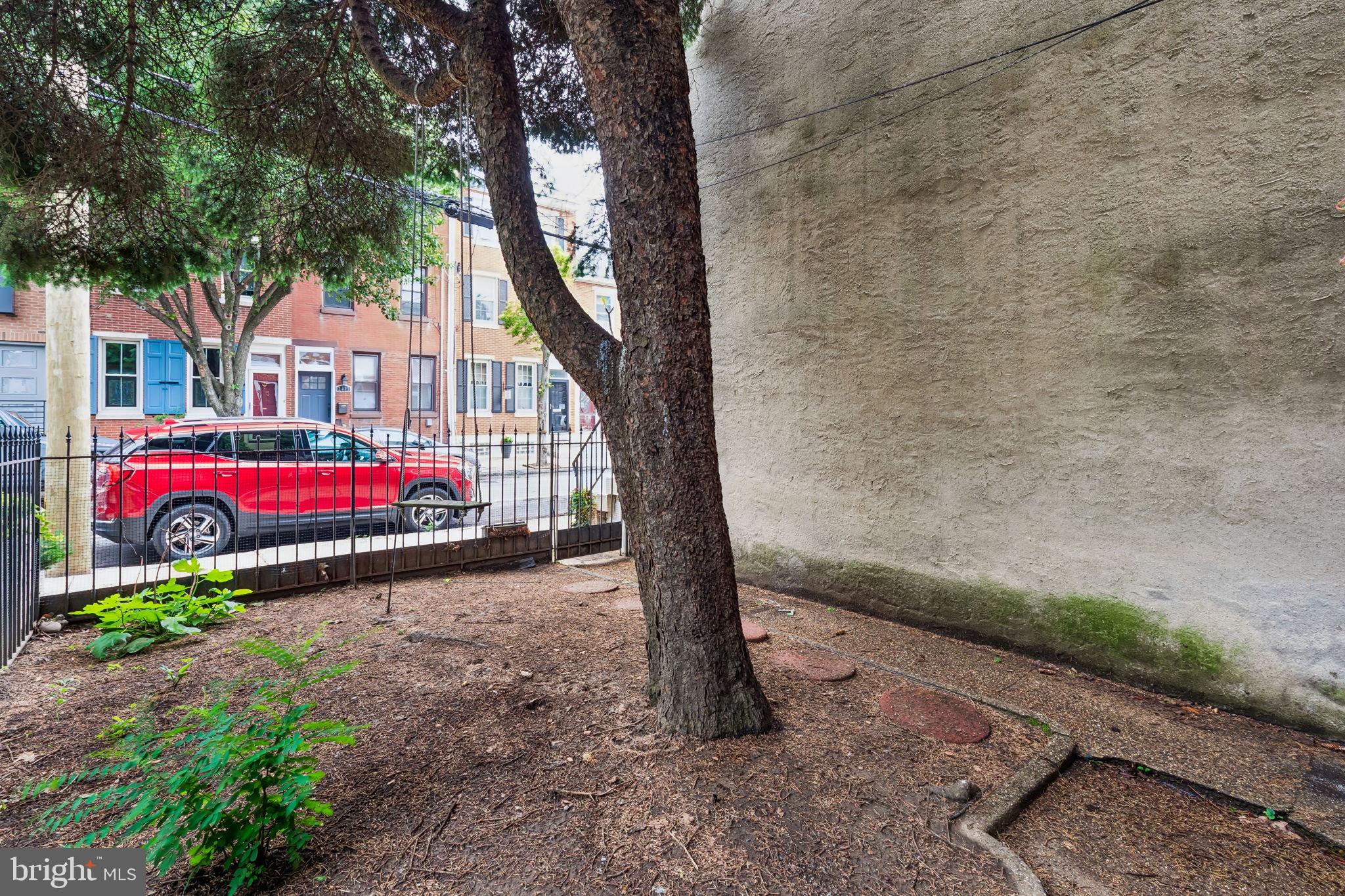 2306 E DAUPHIN STREET