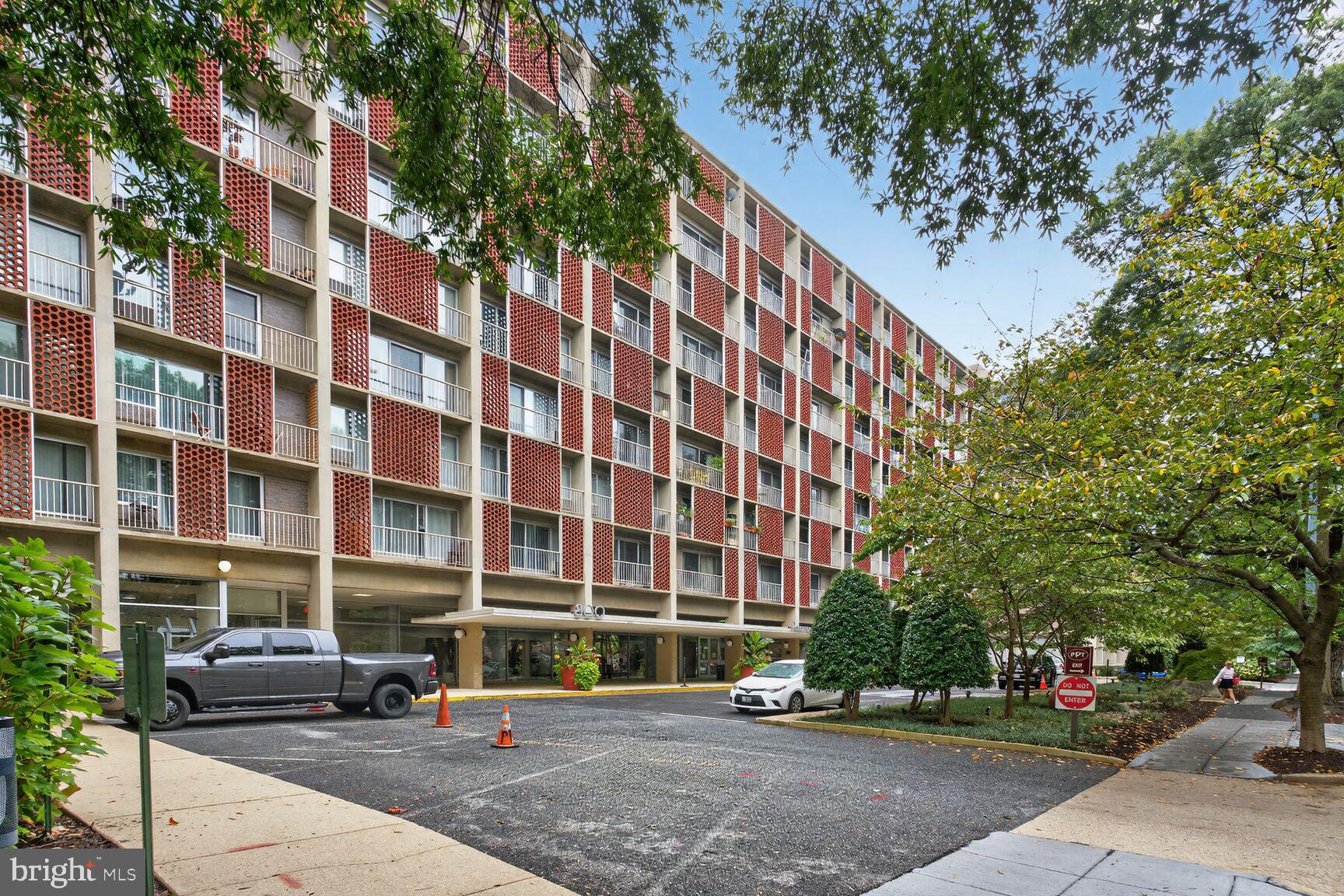 800 4TH STREET SW S221