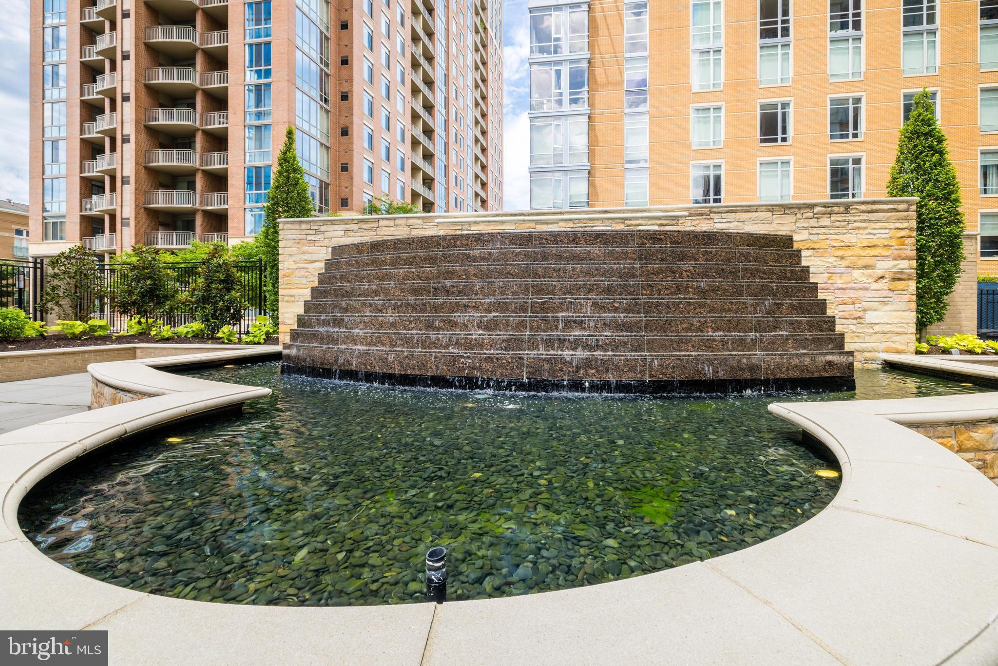 MIDTOWN AT RESTON TOWN CENTER - Residential