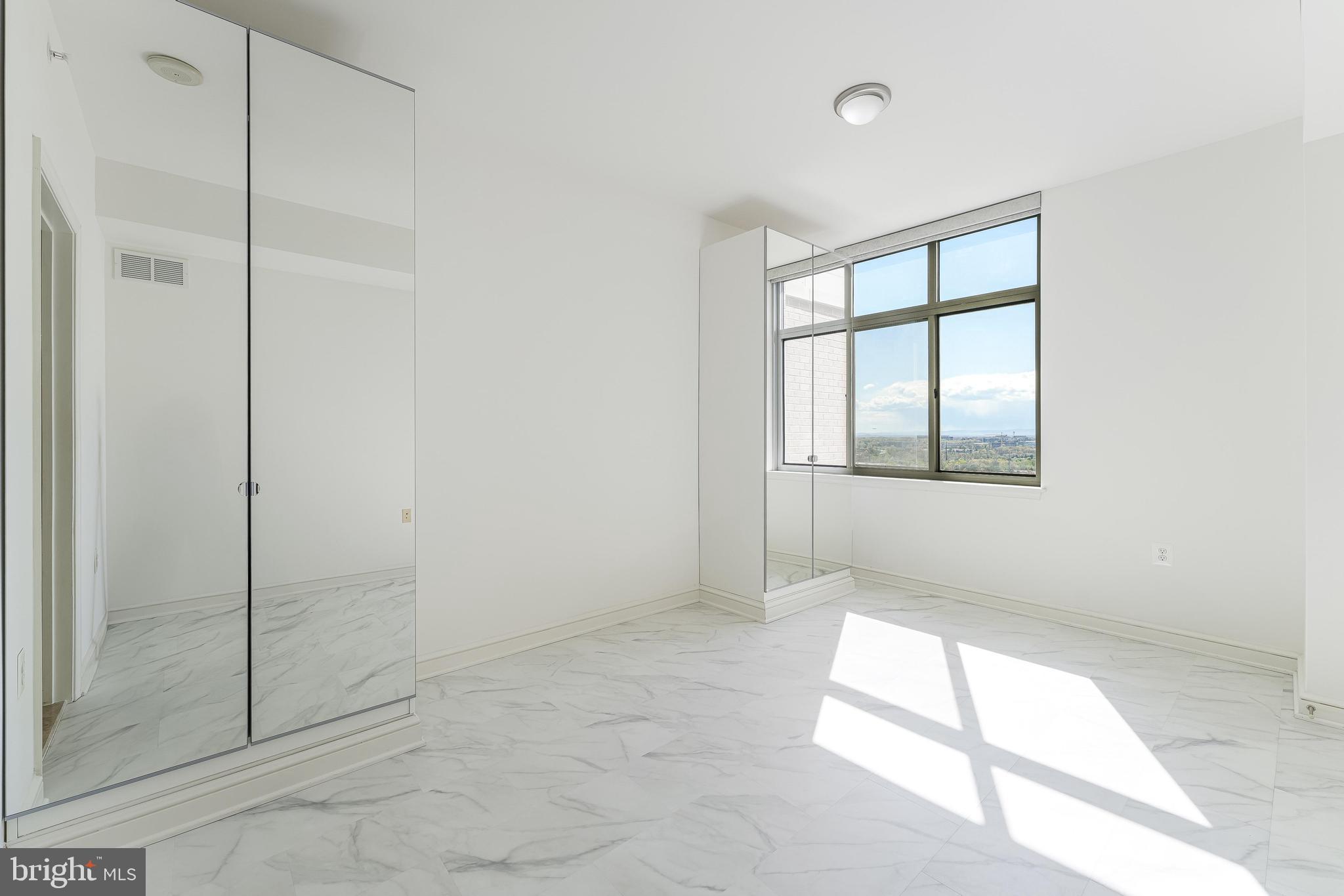 MIDTOWN AT RESTON TOWN CENTER - Residential