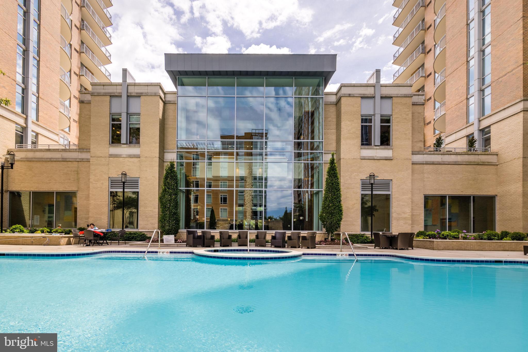 MIDTOWN AT RESTON TOWN CENTER - Residential