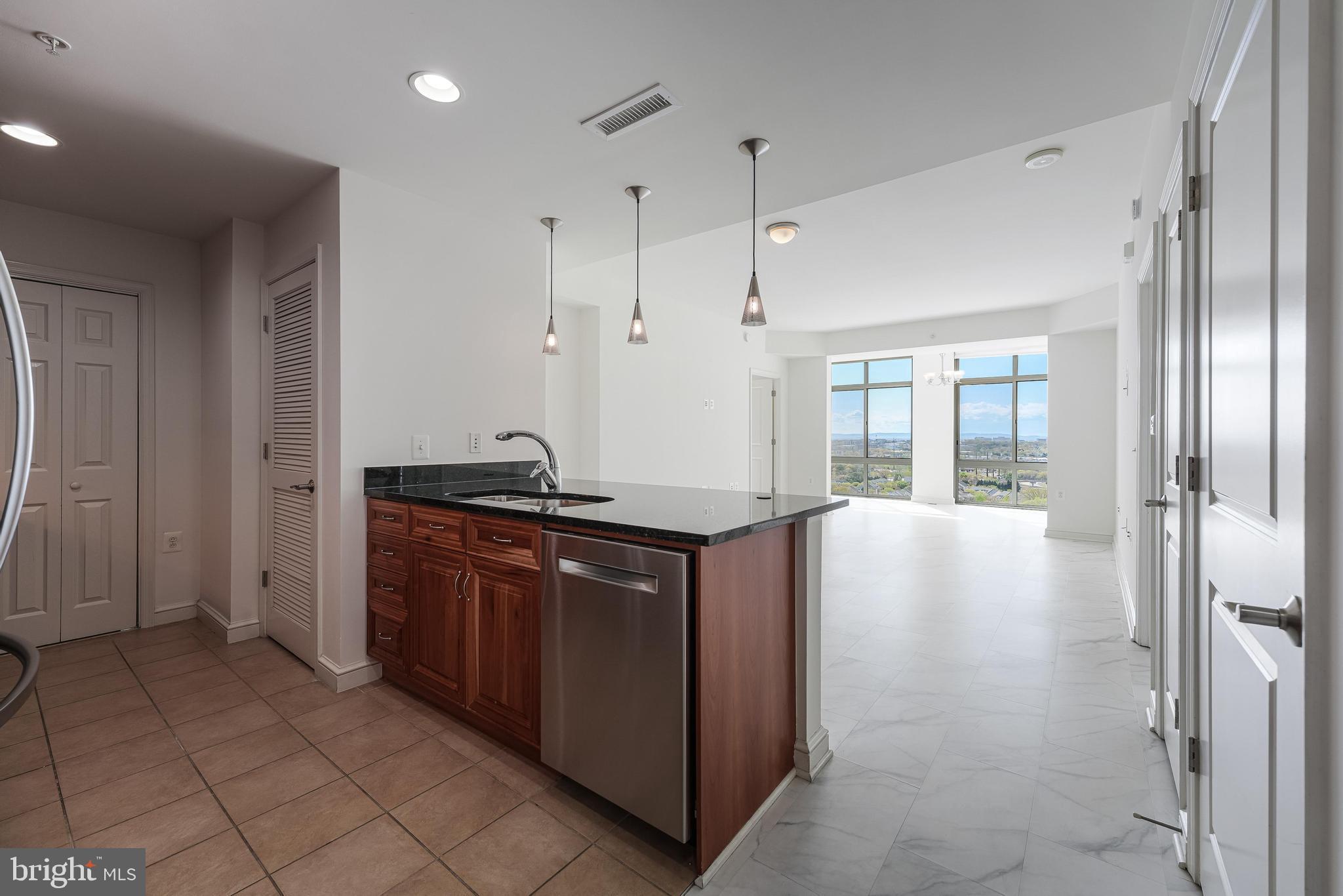 MIDTOWN AT RESTON TOWN CENTER - Residential