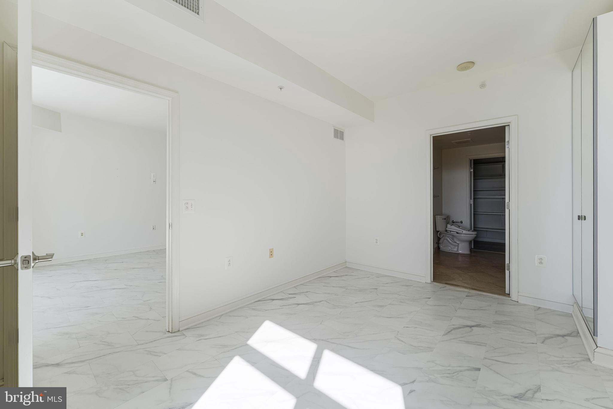 MIDTOWN AT RESTON TOWN CENTER - Residential