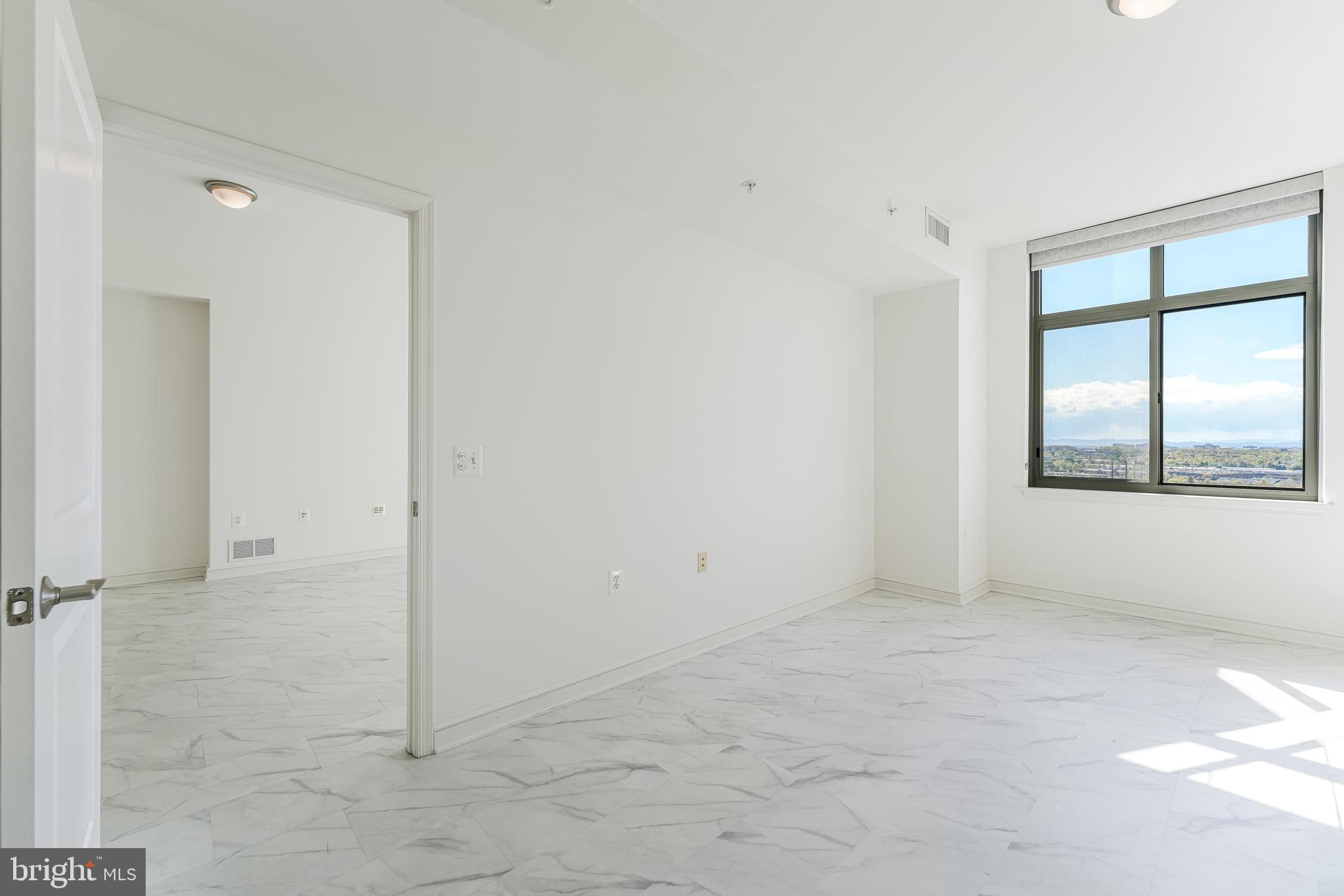 MIDTOWN AT RESTON TOWN CENTER - Residential