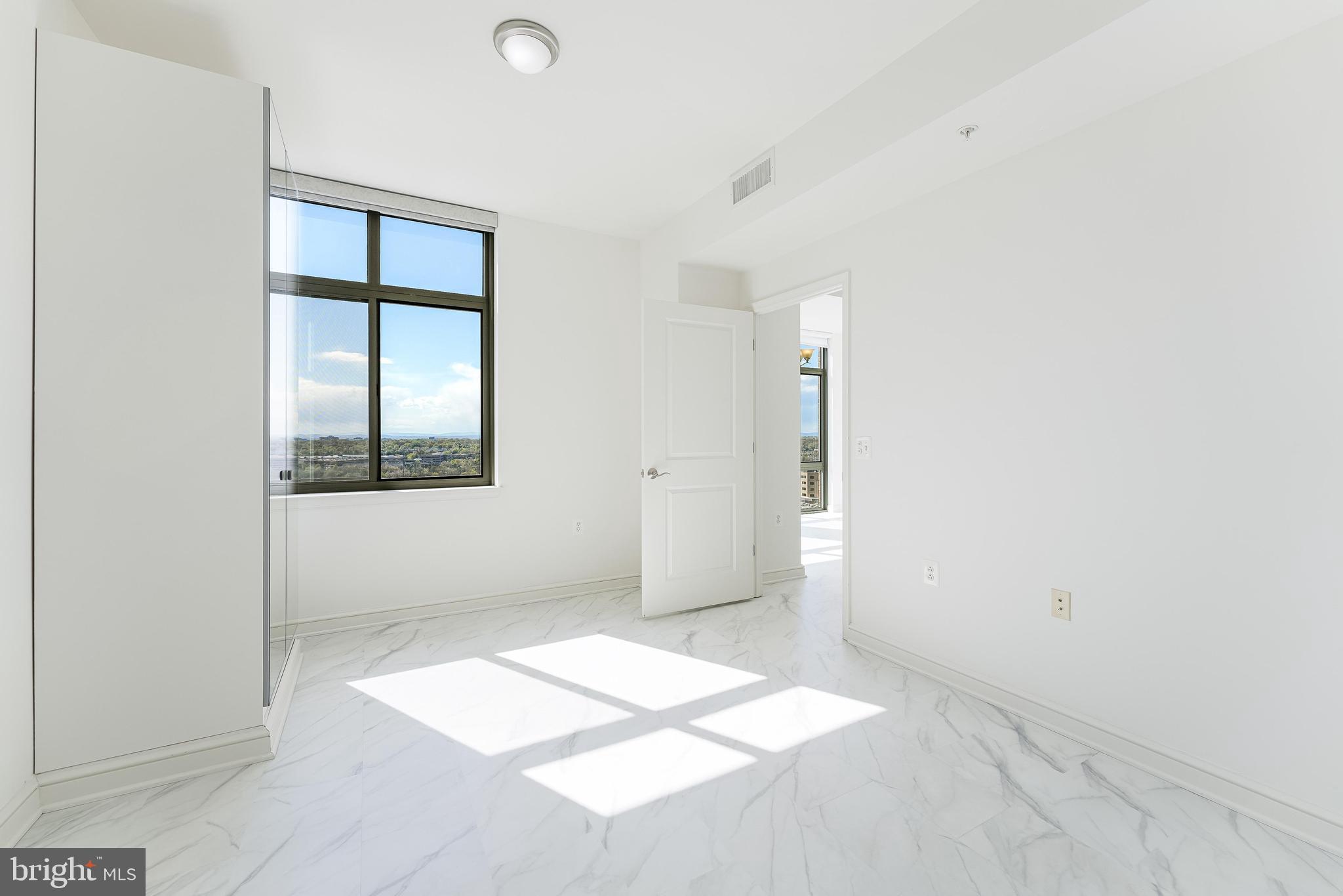 MIDTOWN AT RESTON TOWN CENTER - Residential