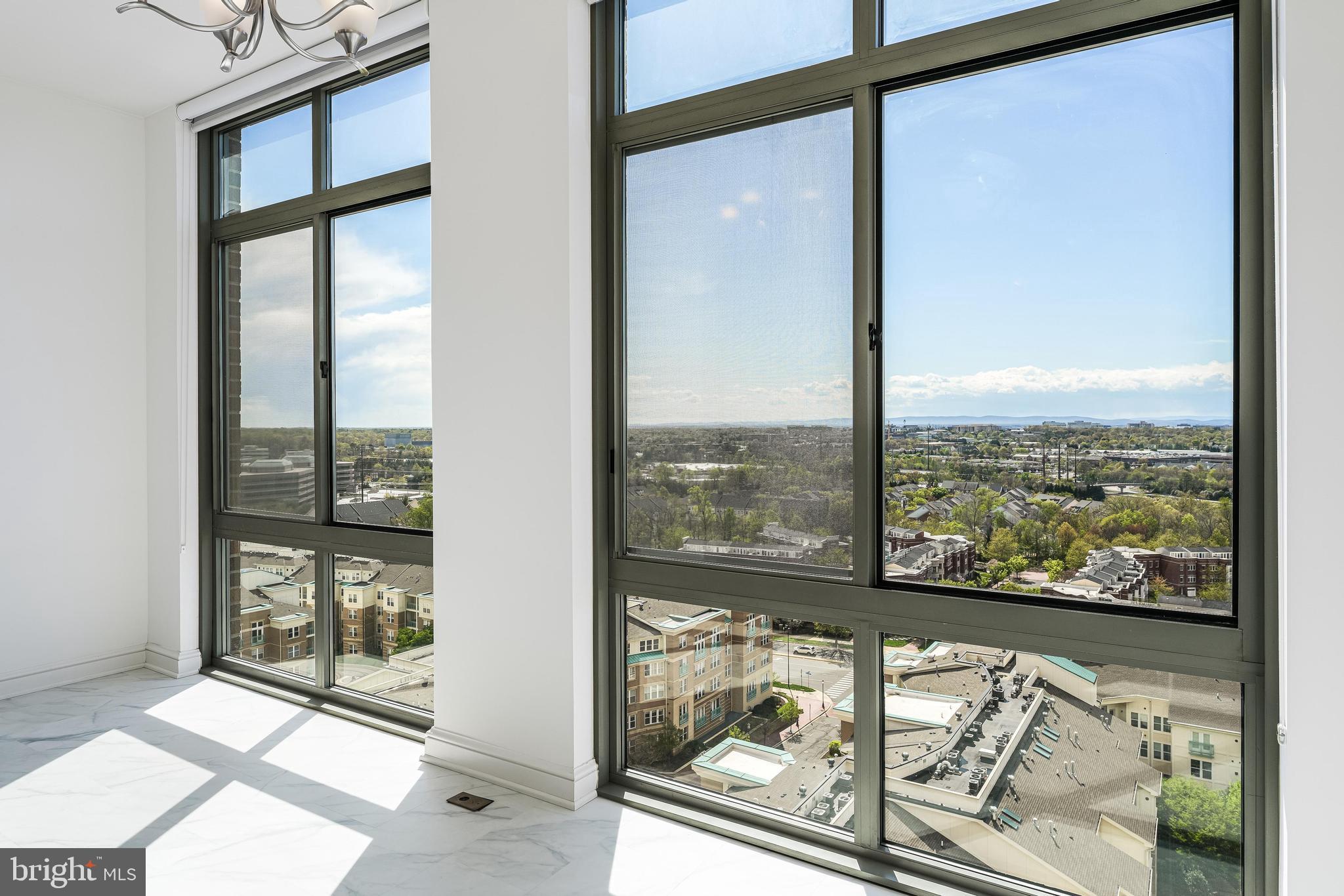 MIDTOWN AT RESTON TOWN CENTER - Residential