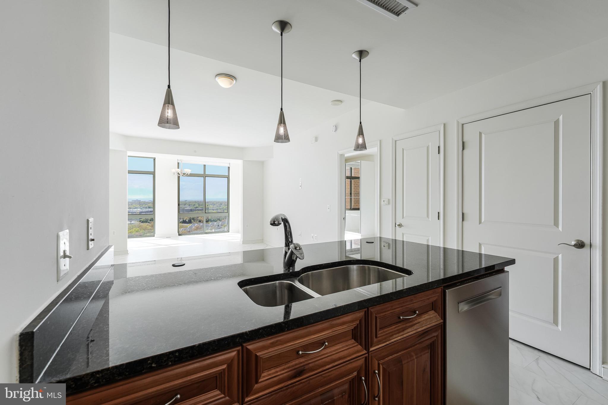 MIDTOWN AT RESTON TOWN CENTER - Residential