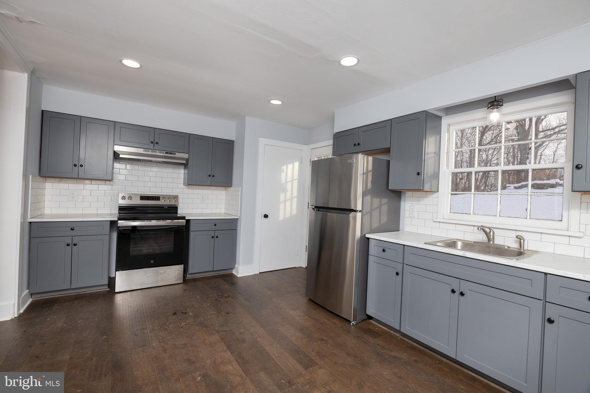 AQUETONG - Residential Lease