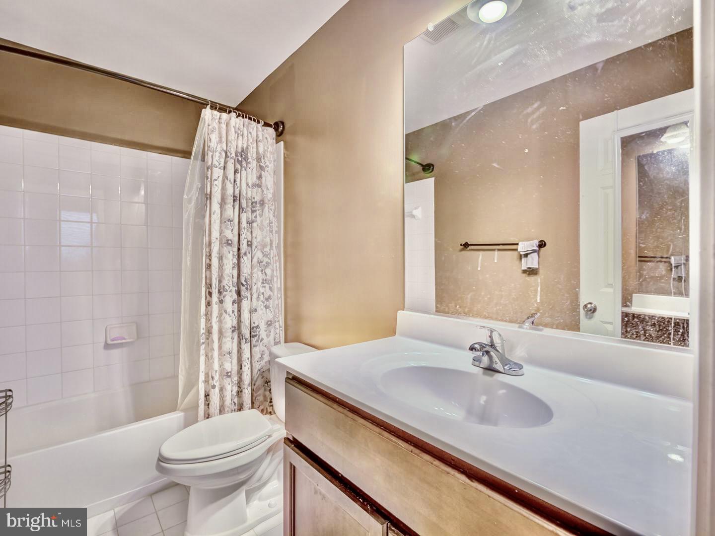 OAKVIEW VILLAGE - Residential