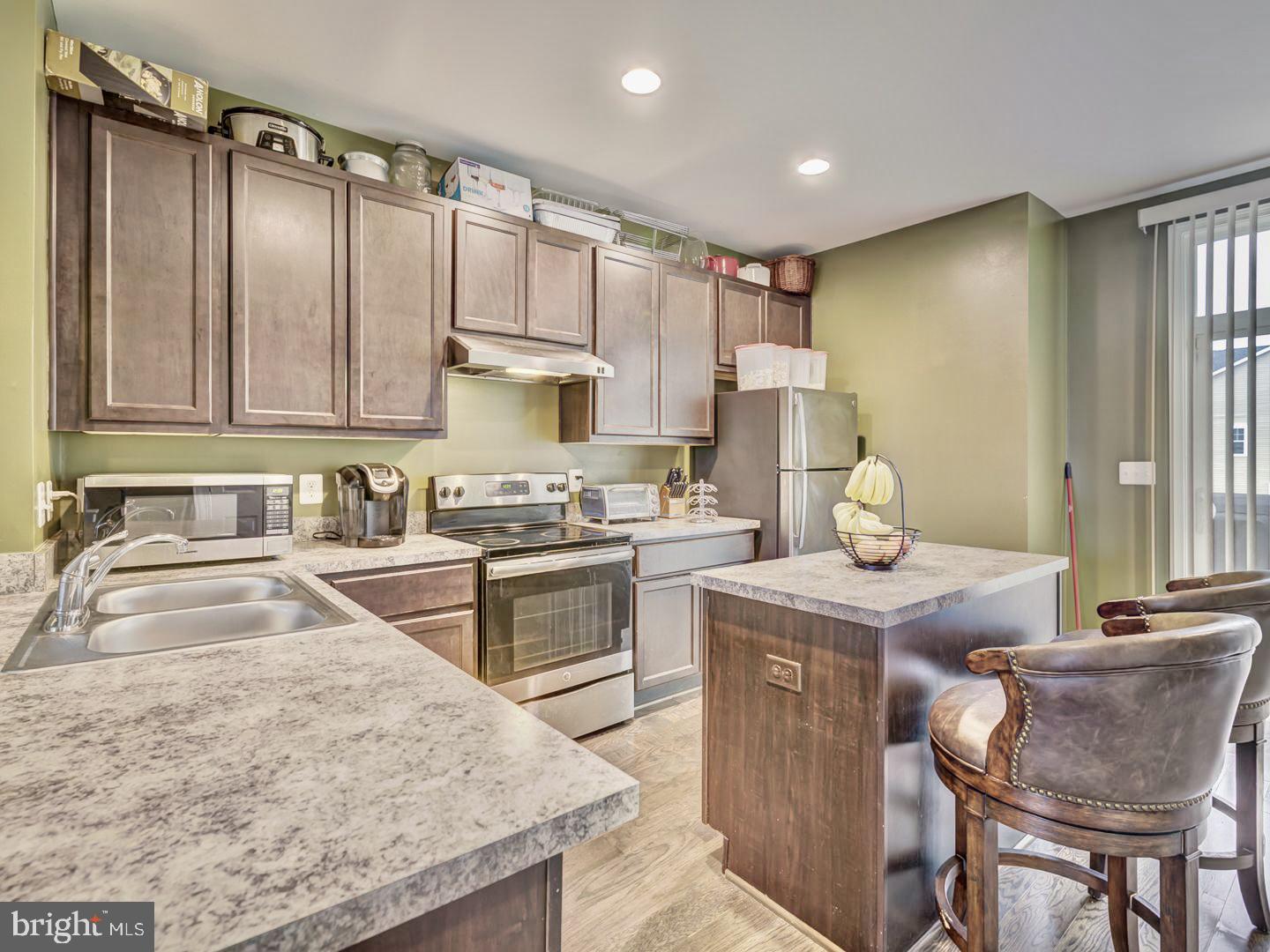 OAKVIEW VILLAGE - Residential