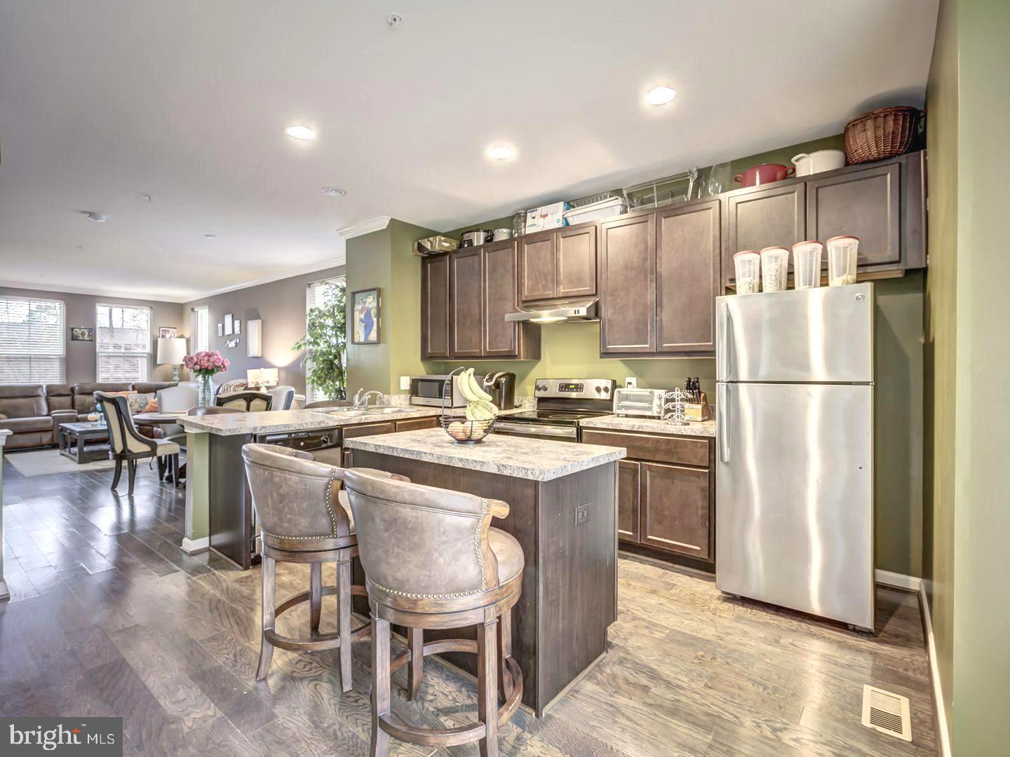 OAKVIEW VILLAGE - Residential