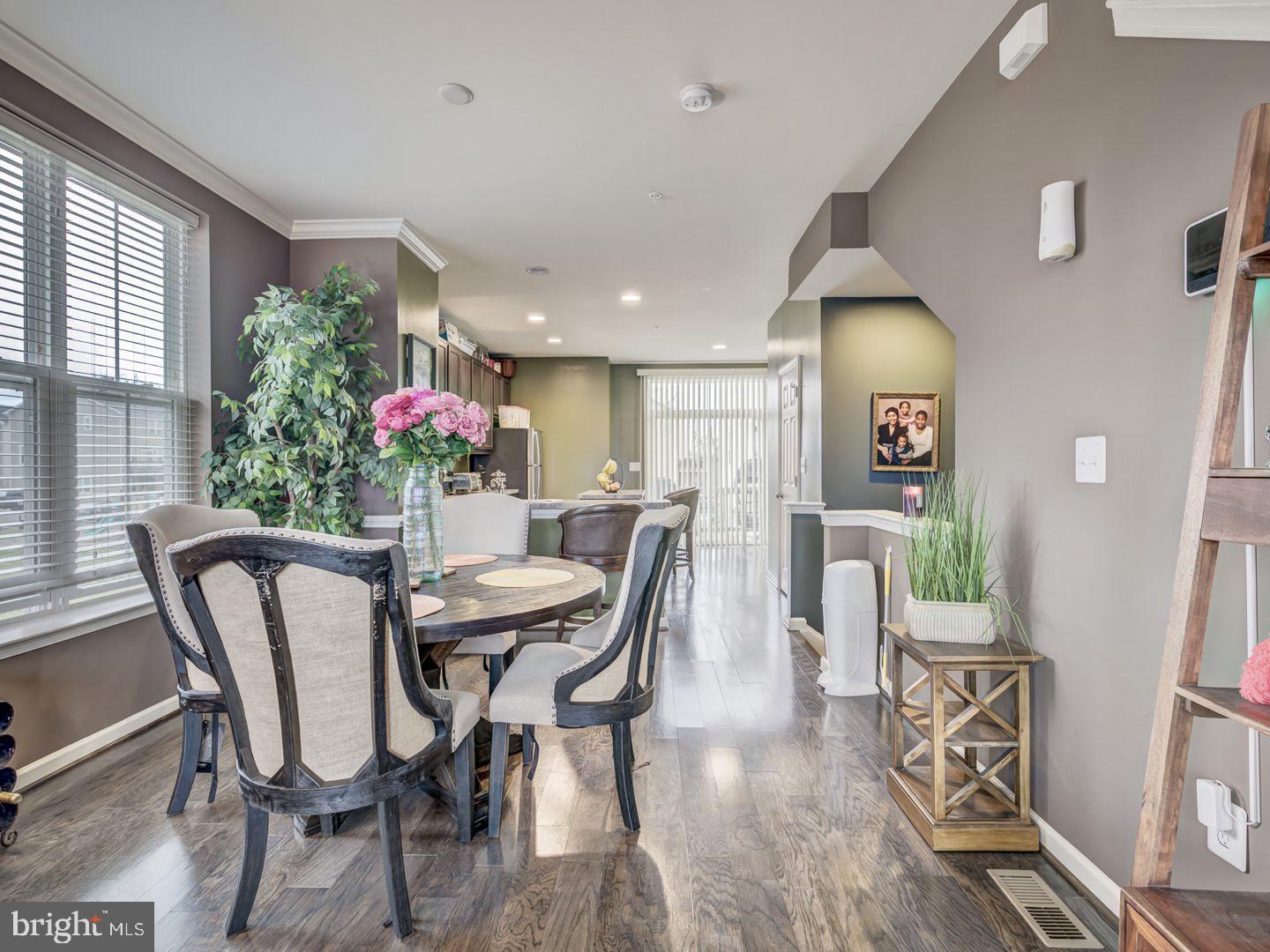 OAKVIEW VILLAGE - Residential