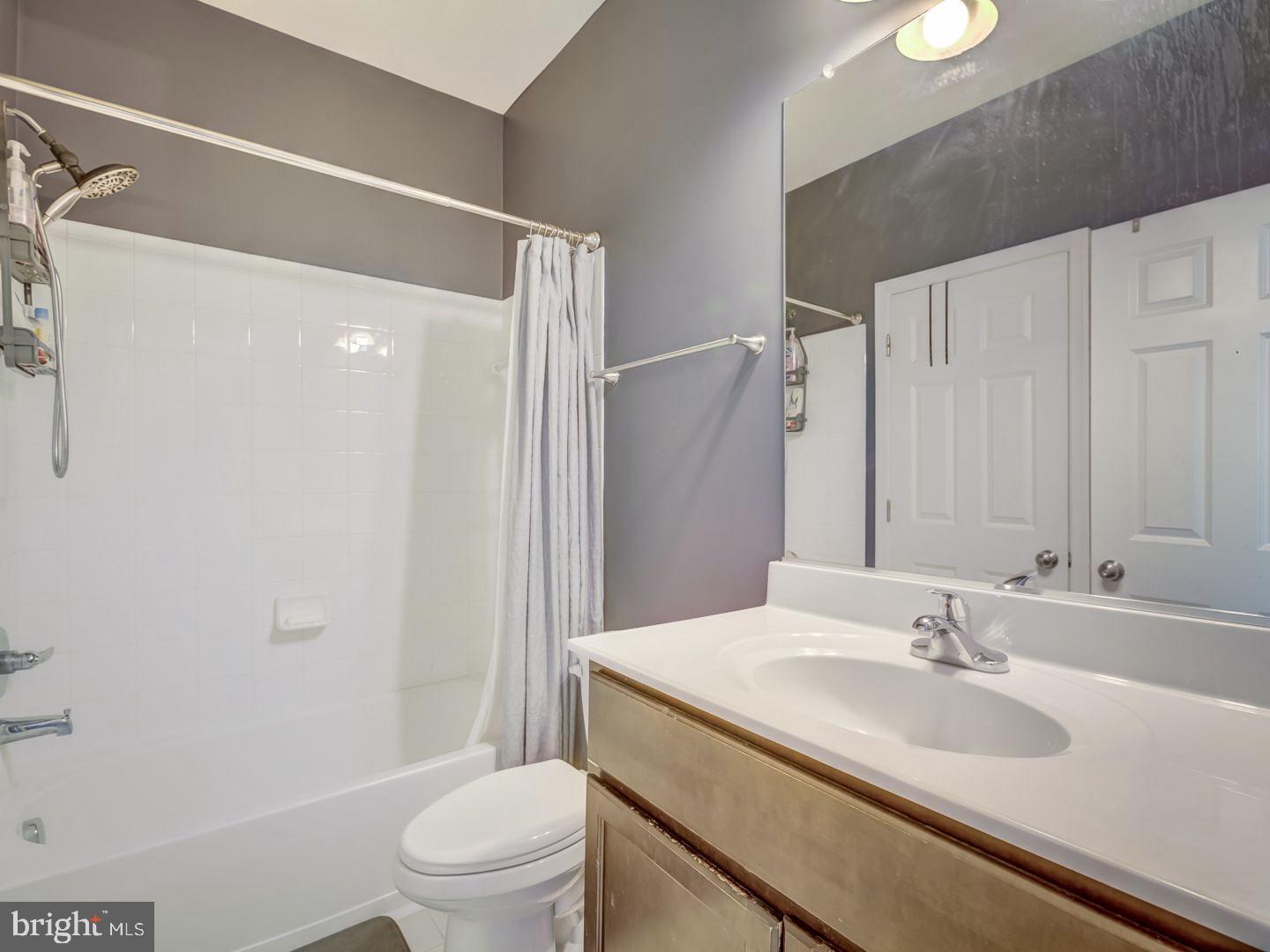 OAKVIEW VILLAGE - Residential