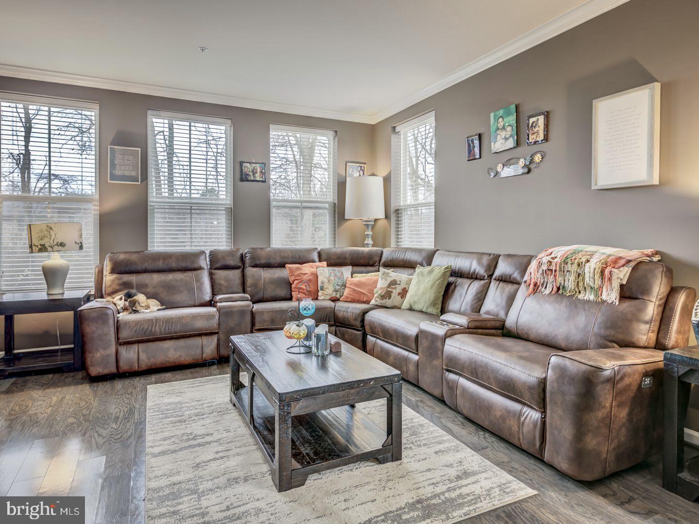 OAKVIEW VILLAGE - Residential