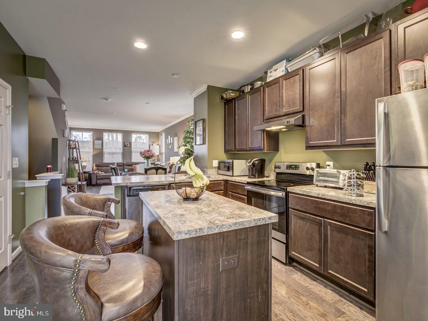 OAKVIEW VILLAGE - Residential