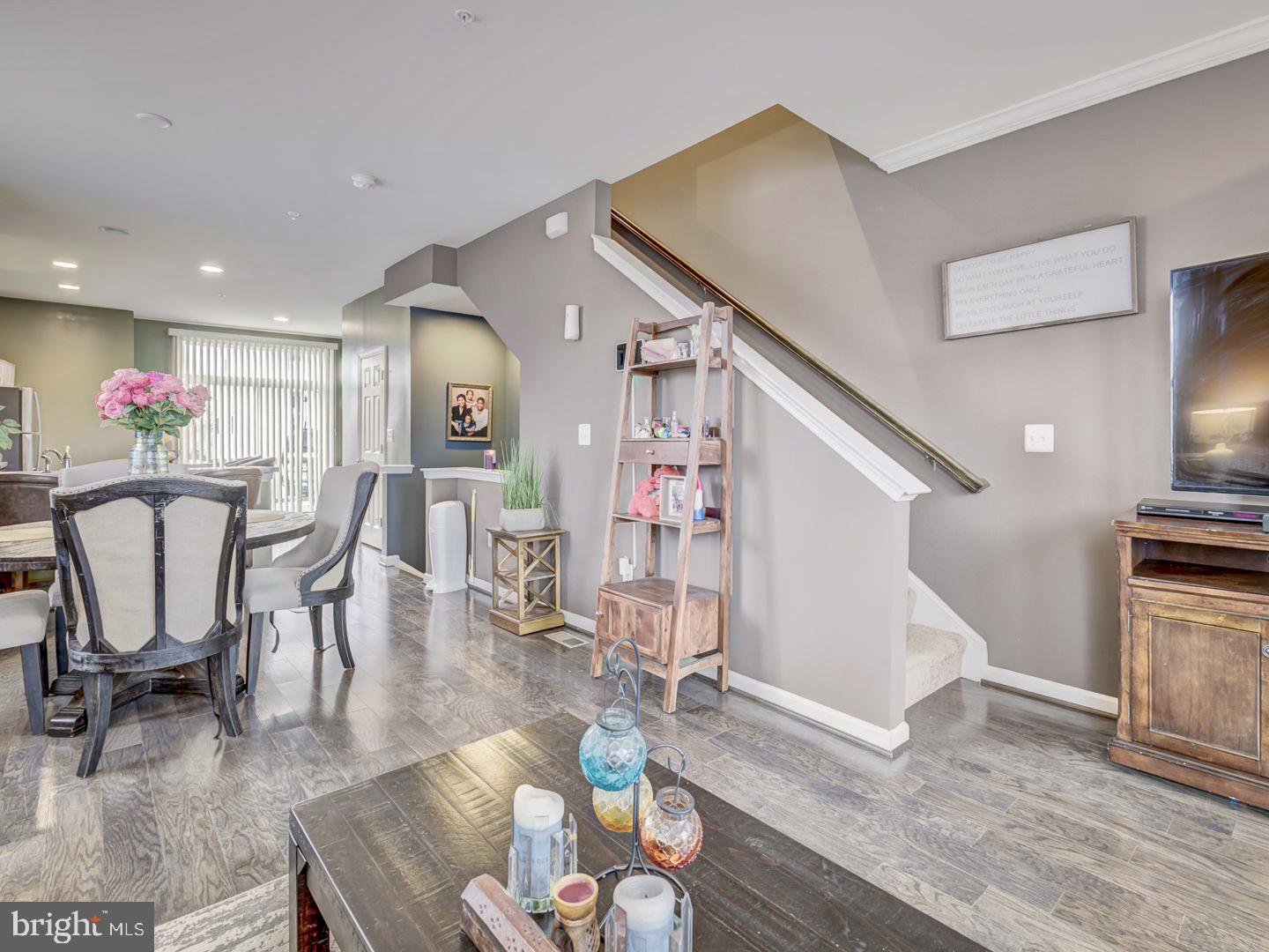 OAKVIEW VILLAGE - Residential