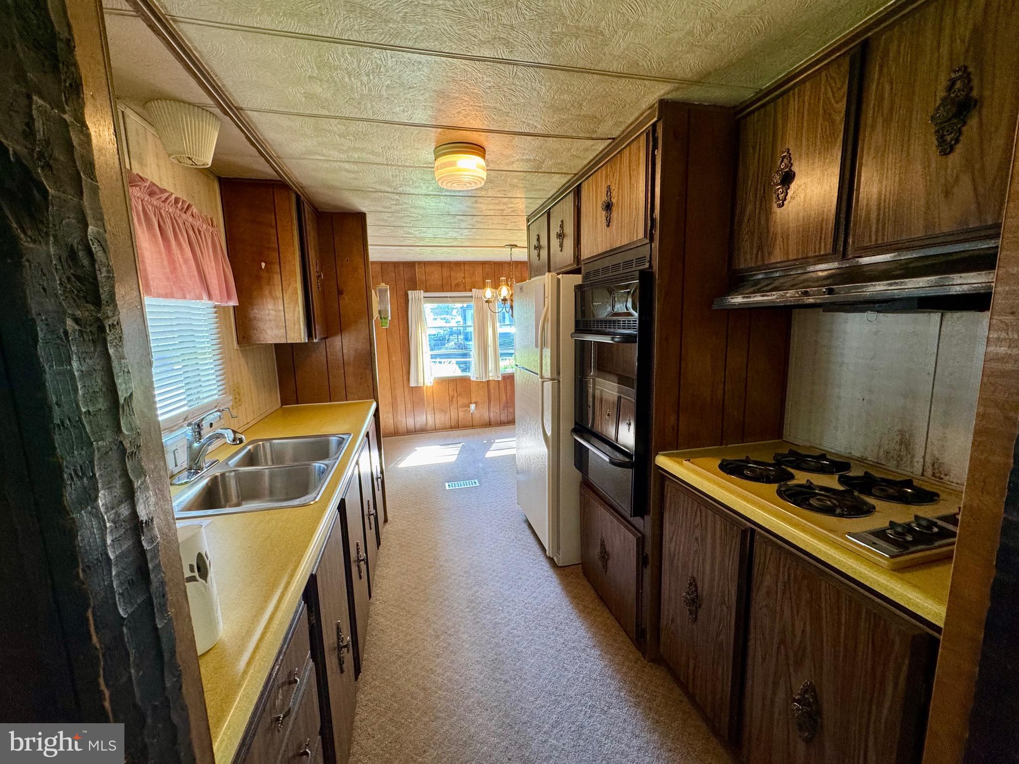 76 MALIBU BOULEVARD