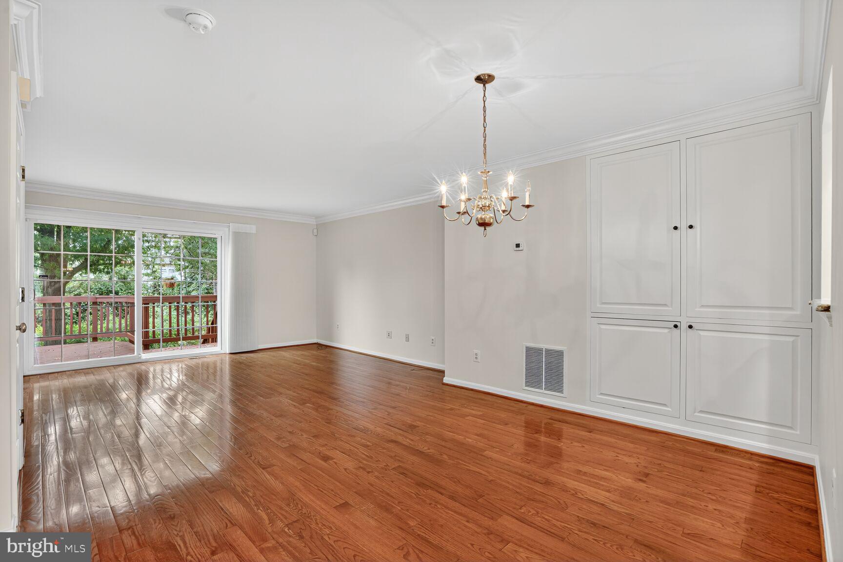 WOODGATE MANOR - Residential