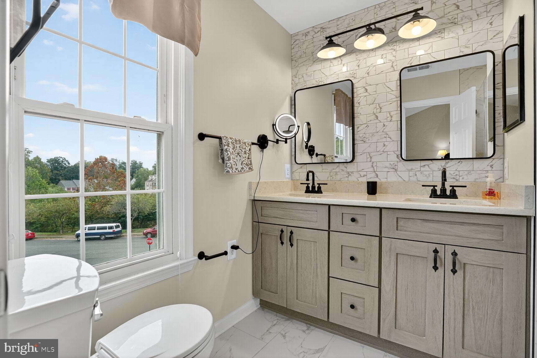 WOODGATE MANOR - Residential