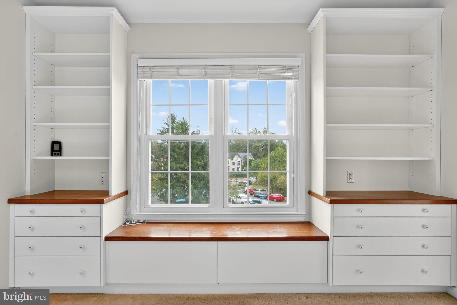 WOODGATE MANOR - Residential