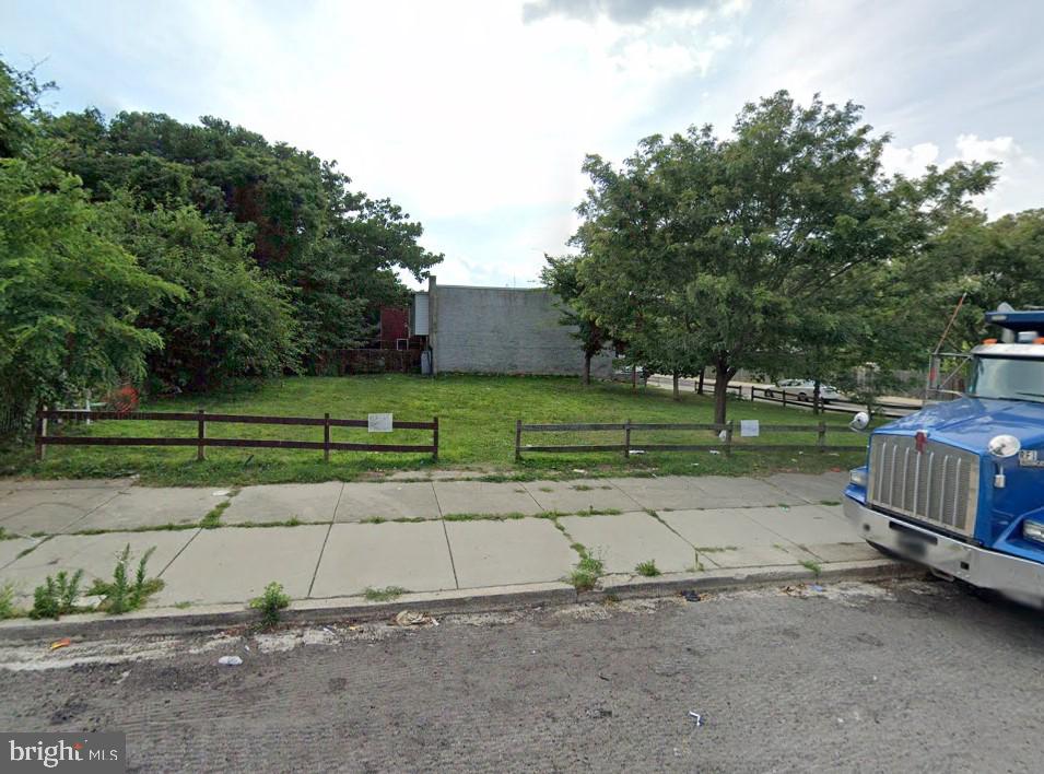This property is vacant land with original zoning of cmx2 current land use is up to buyer to determine. Preferred use of seller's title company for clearing purposes.