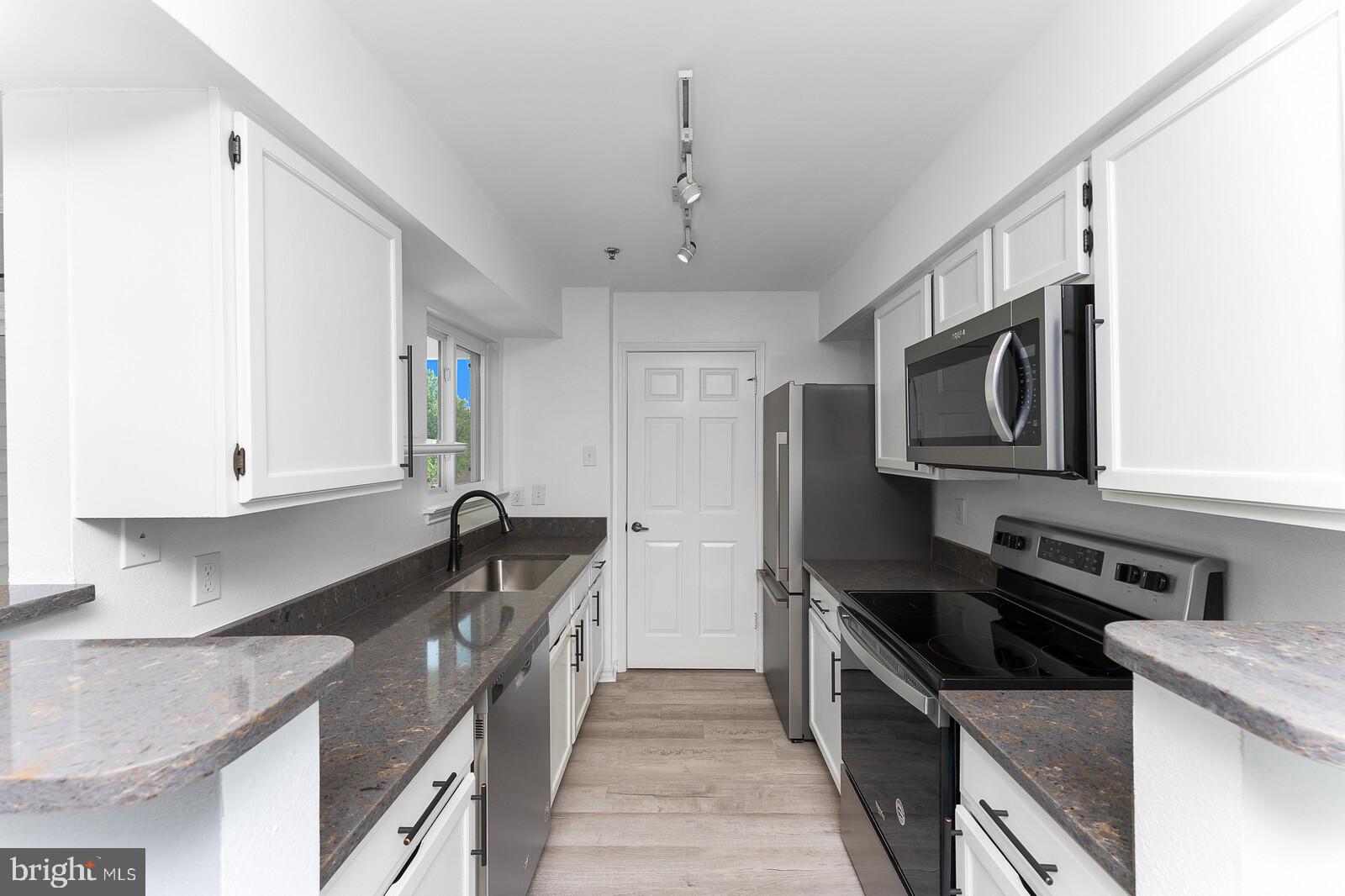 FOUNTAINS AT MCLEAN - Residential Lease