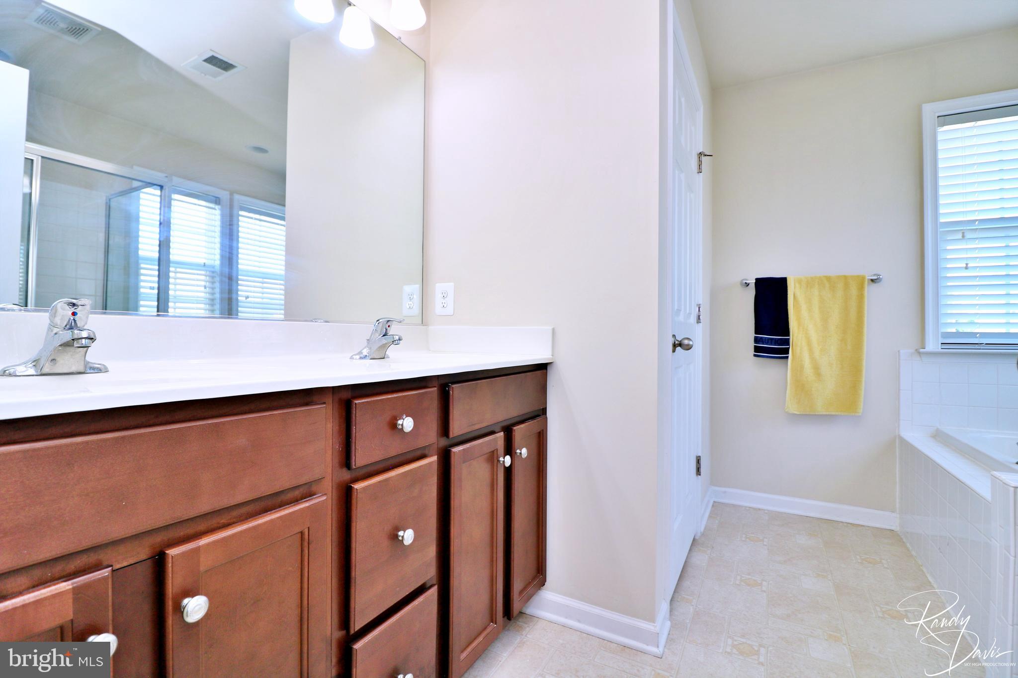 LAKELAND PLACE - Residential