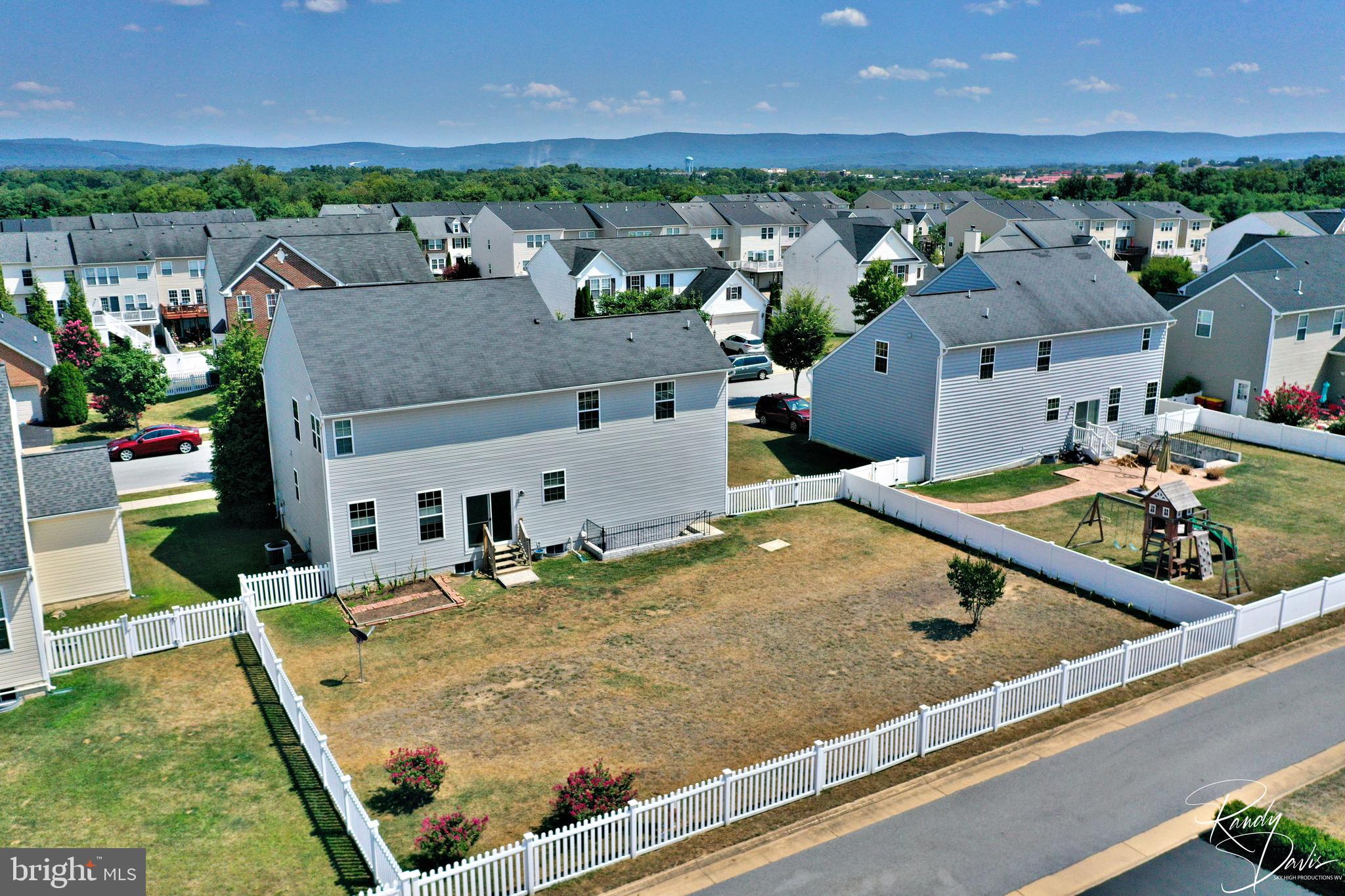 LAKELAND PLACE - Residential