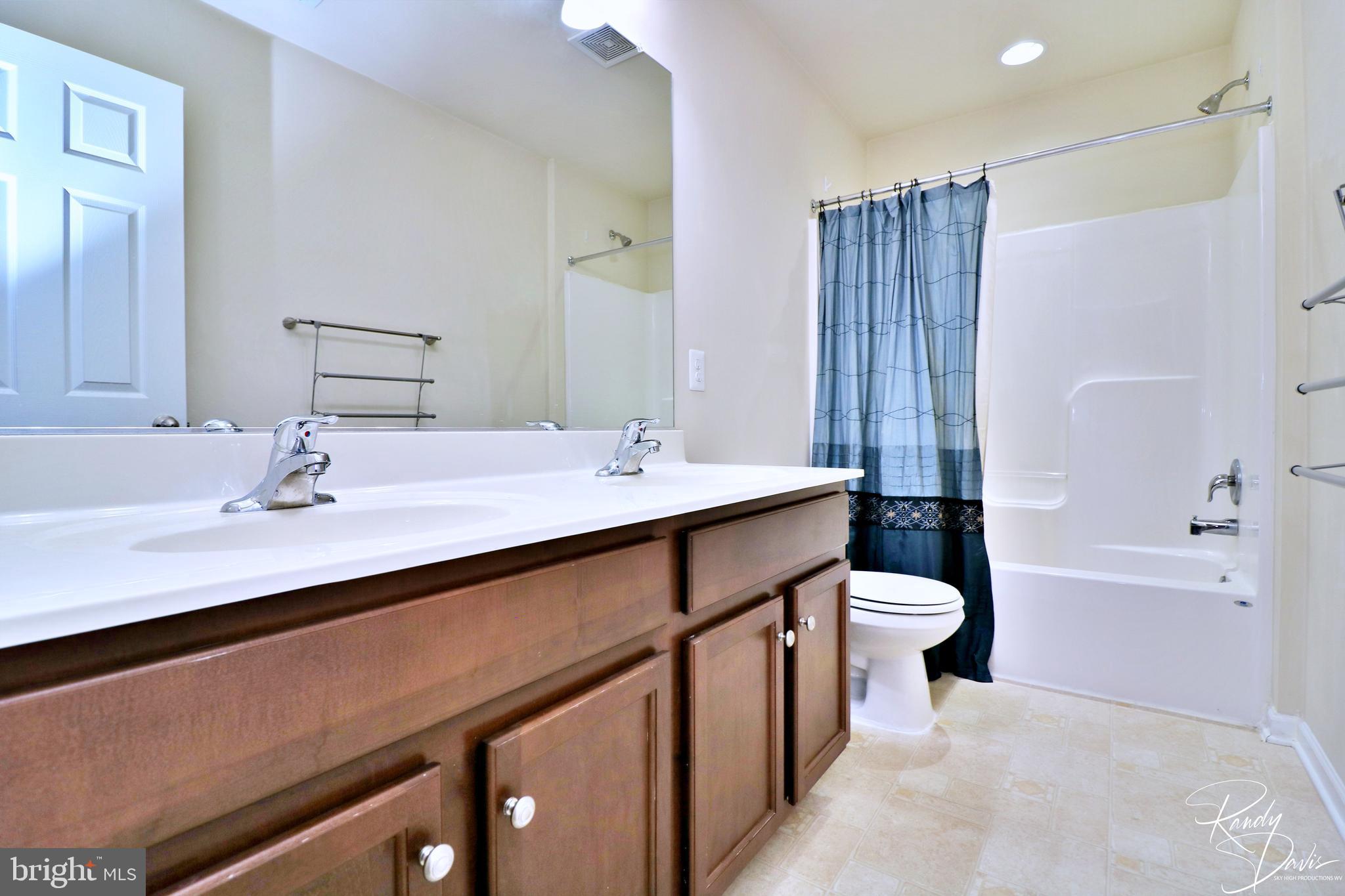 LAKELAND PLACE - Residential