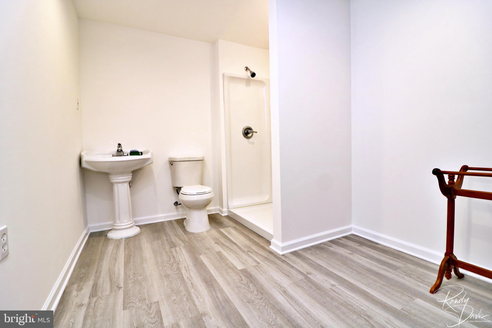 LAKELAND PLACE - Residential