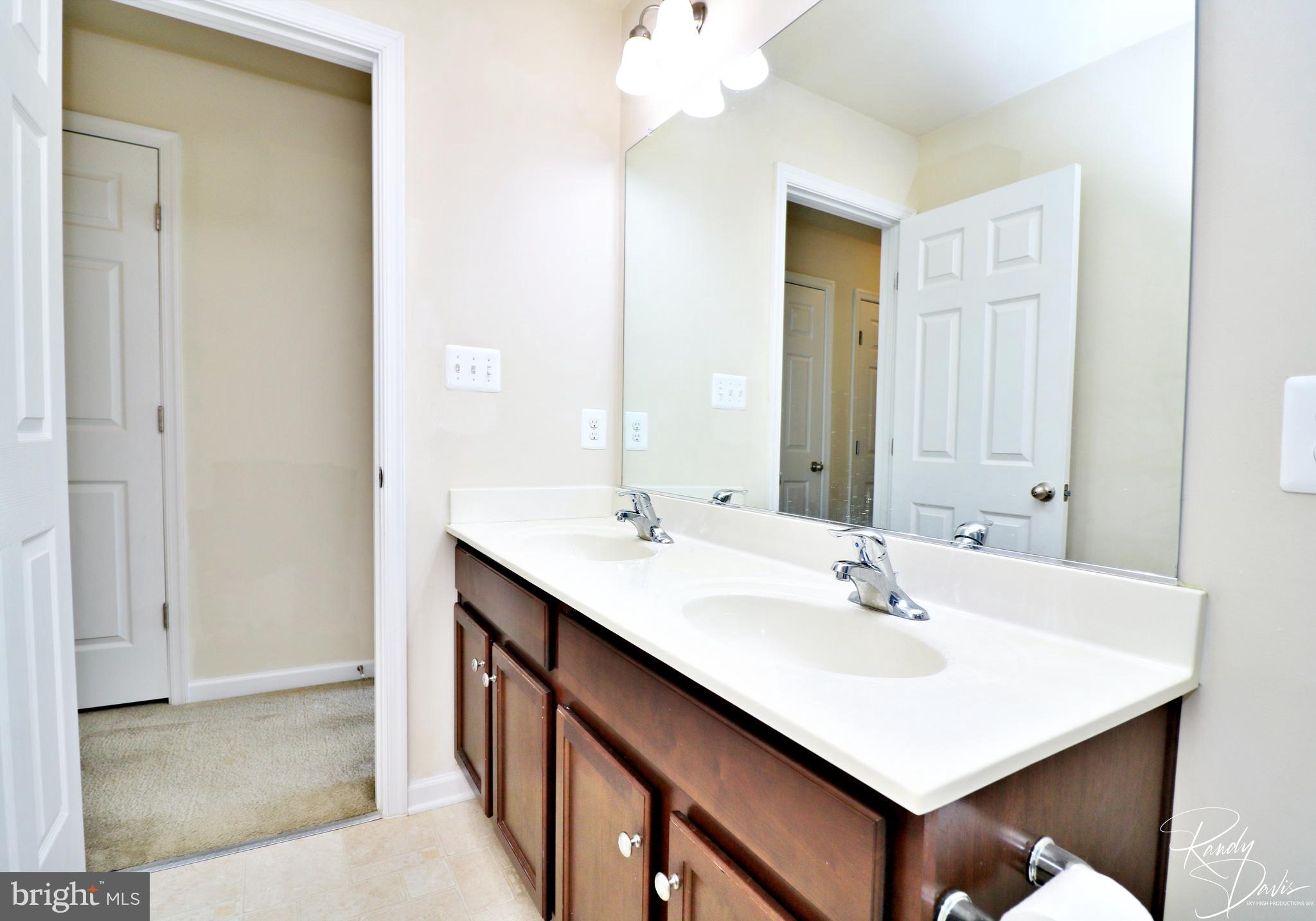 LAKELAND PLACE - Residential