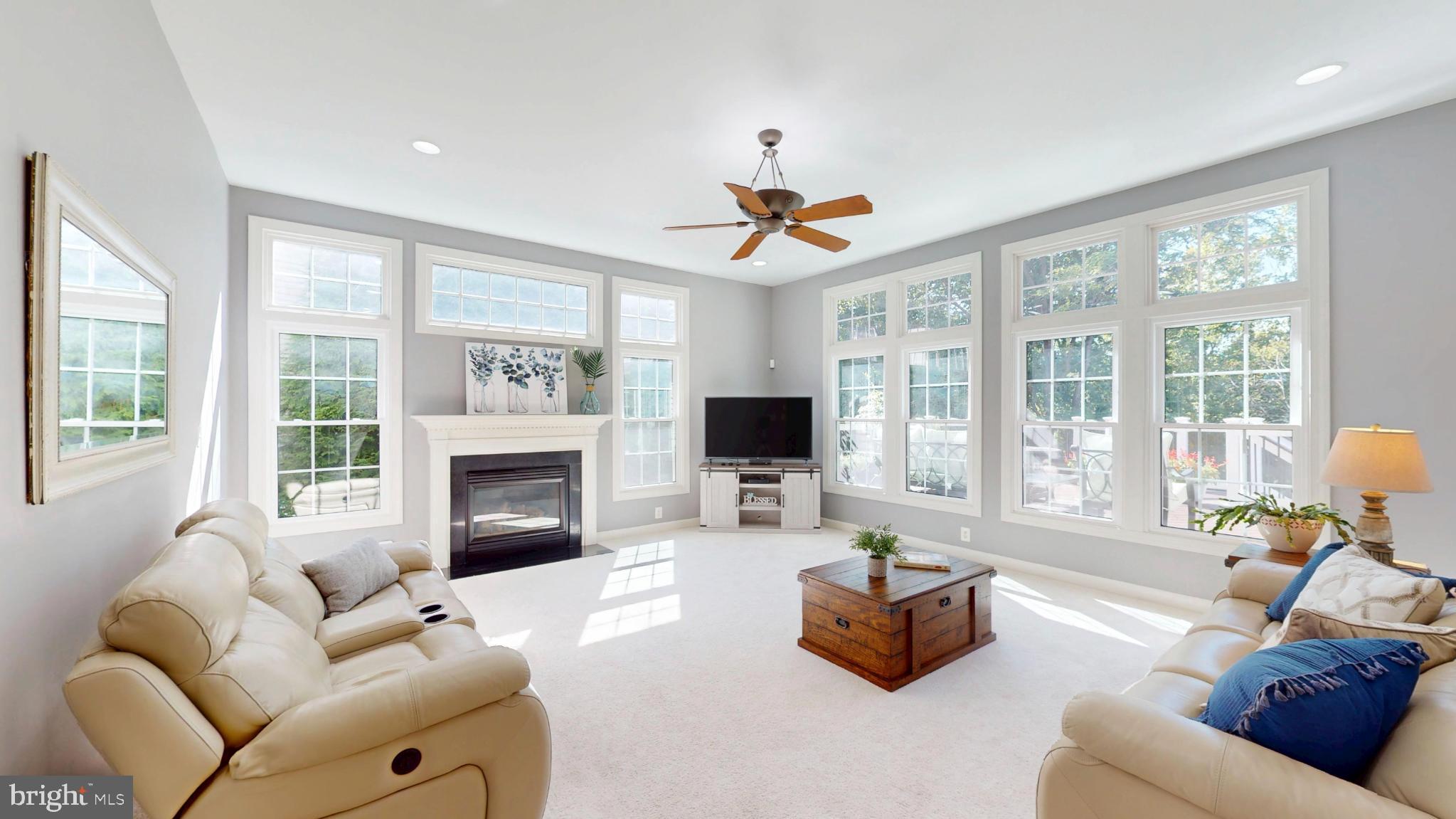 RIVER CREST - Residential