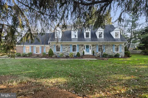 10333 Hickory Forest Drive, Oakton, VA MLS: VAFX2239034