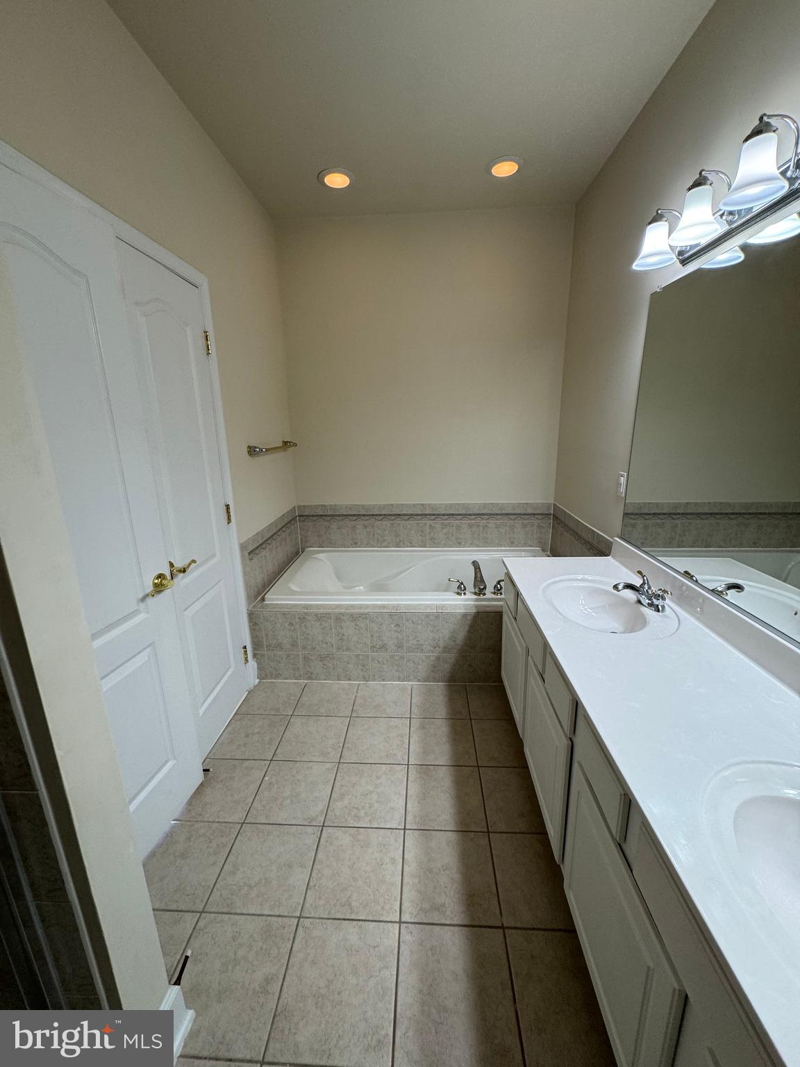 HIDDEN CREEK - Residential Lease