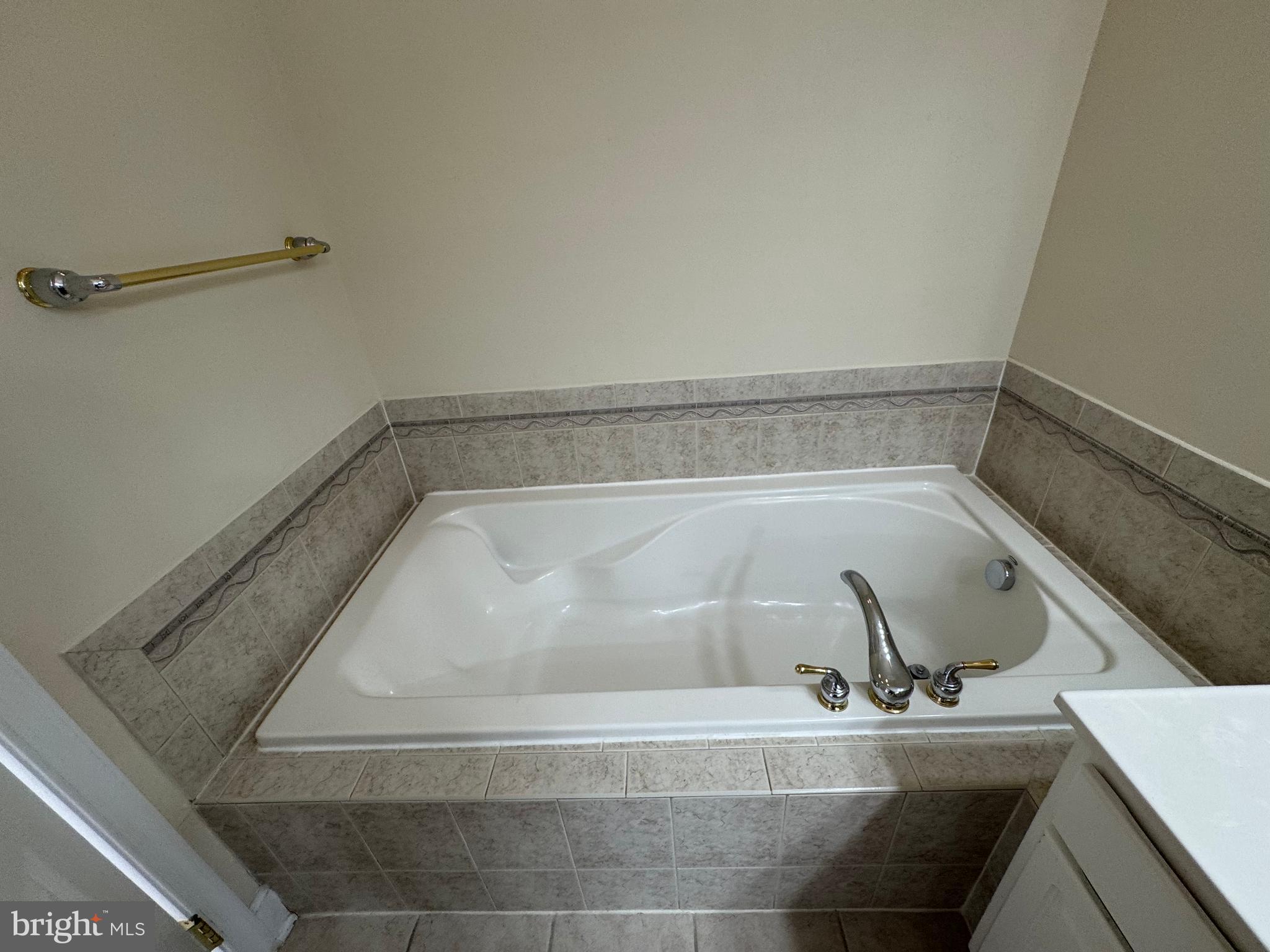 HIDDEN CREEK - Residential Lease