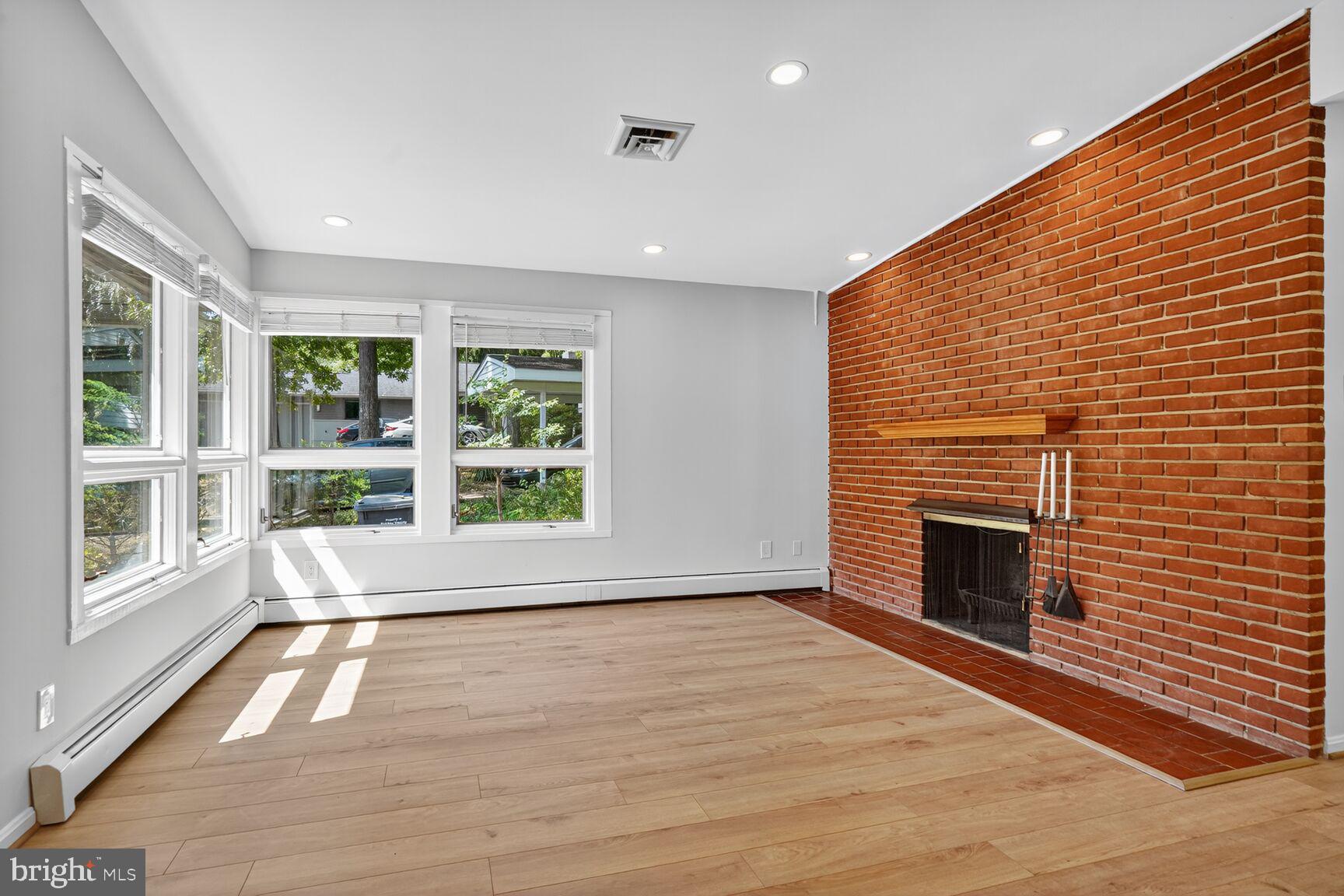 WOODLEY - Residential Lease