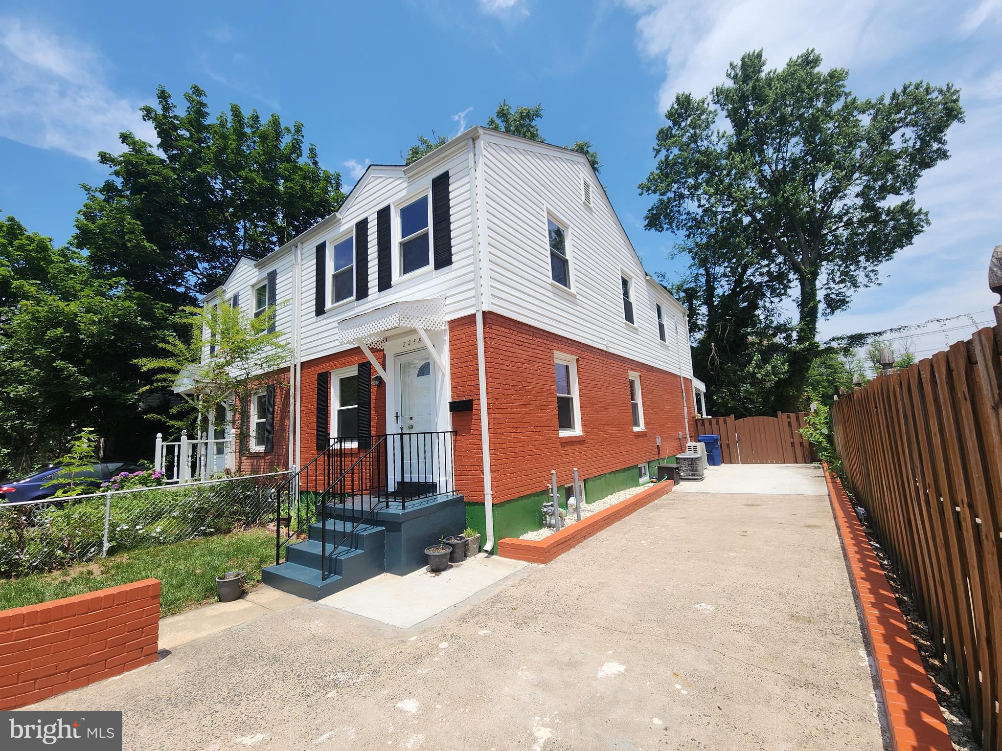 2258 ARLINGTON TERRACE